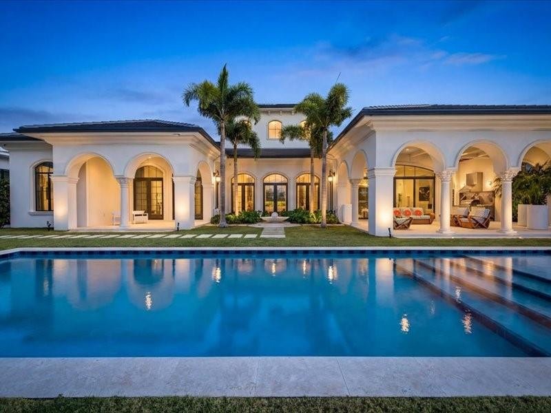 5BR – SingleFamilyResidence at 4013 Country Club Lane