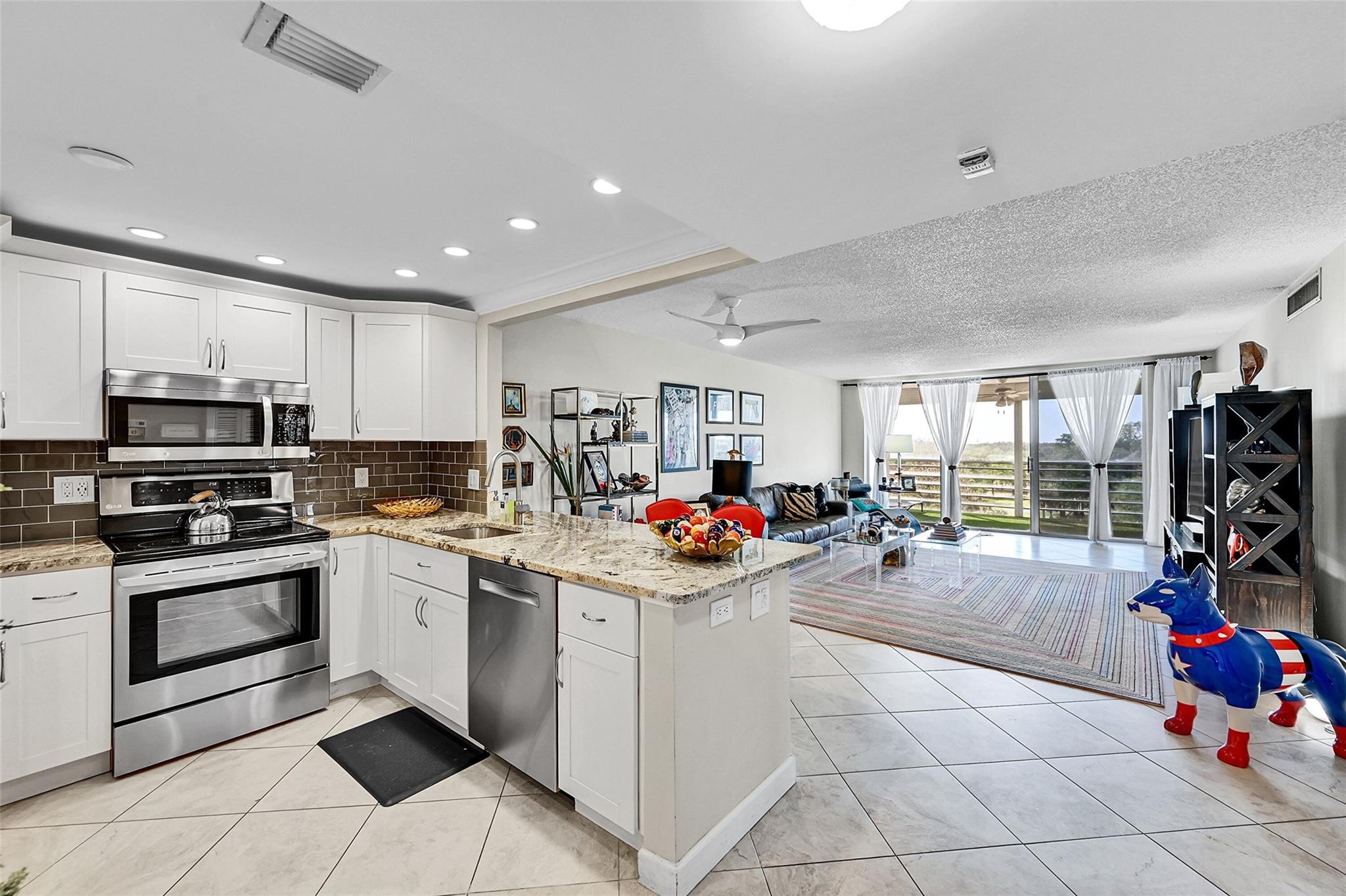 3BR – Condominium at 605 Oaks Drive #701