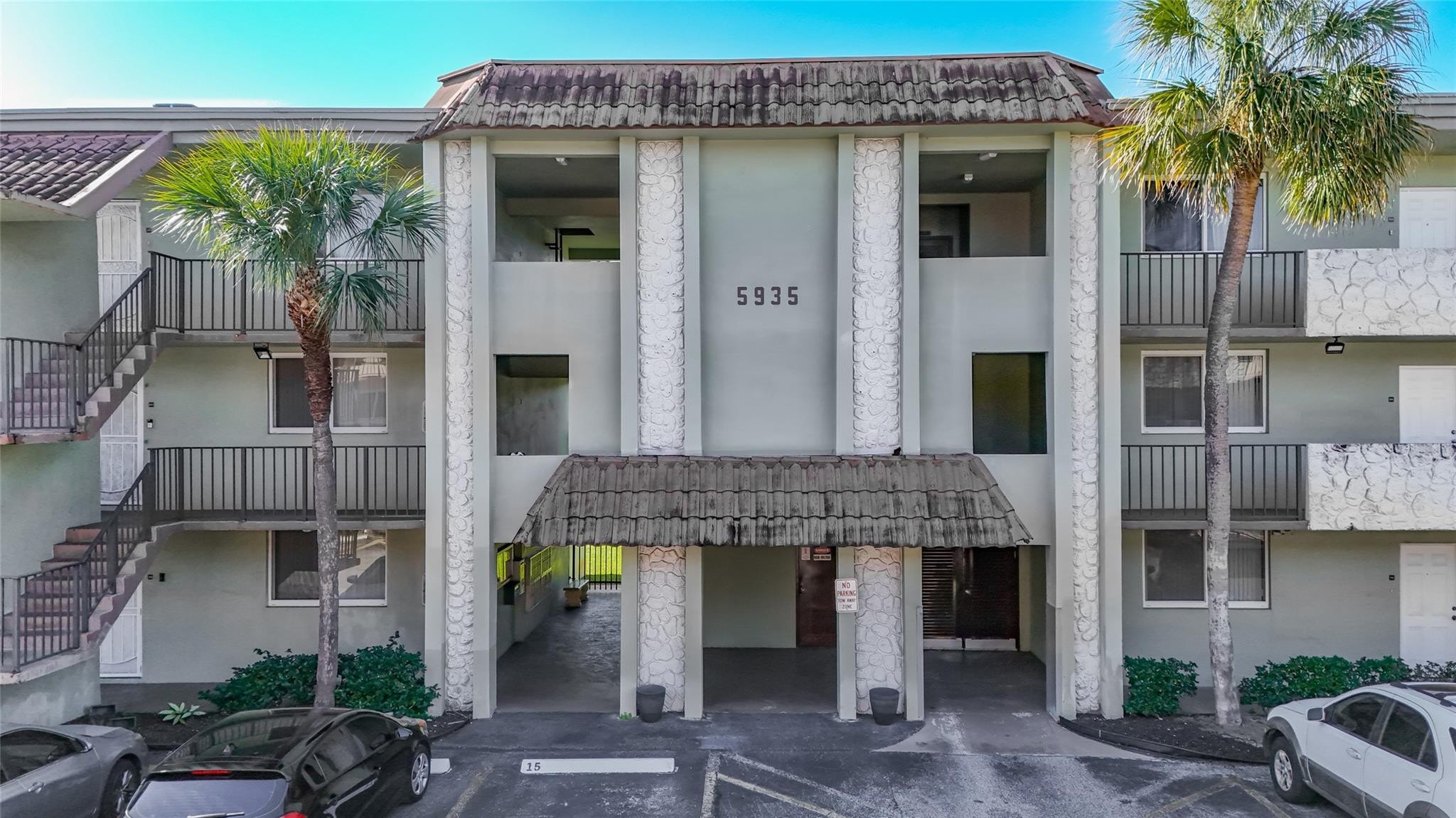 2BR – Condominium at 5935 Del Lago Circle #108