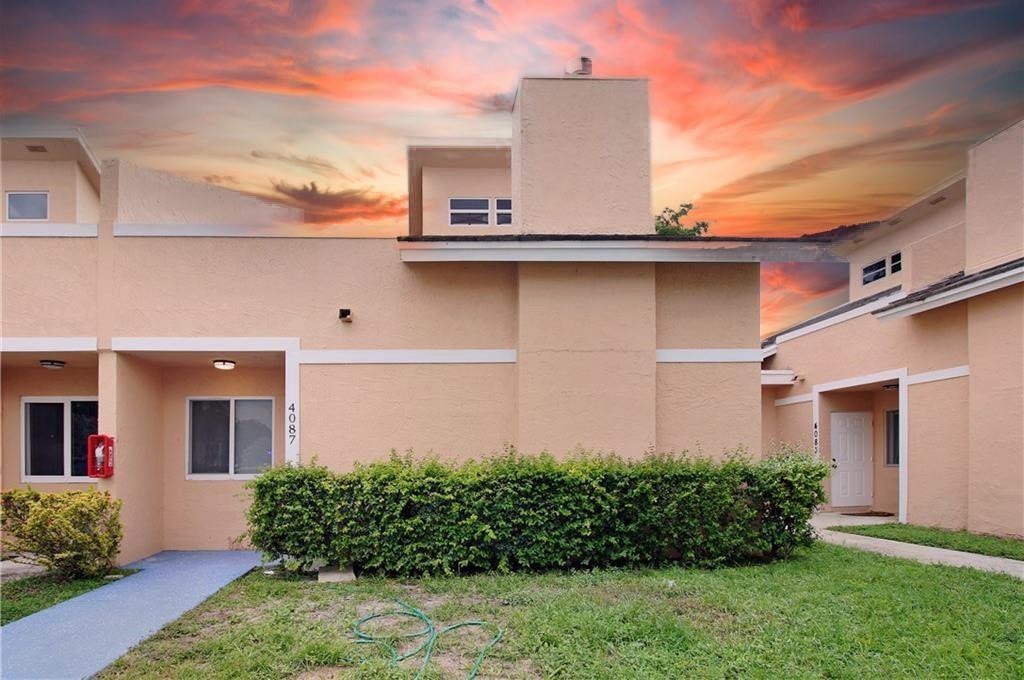 2BR – Condominium at 4087 Coral Springs Drive #2