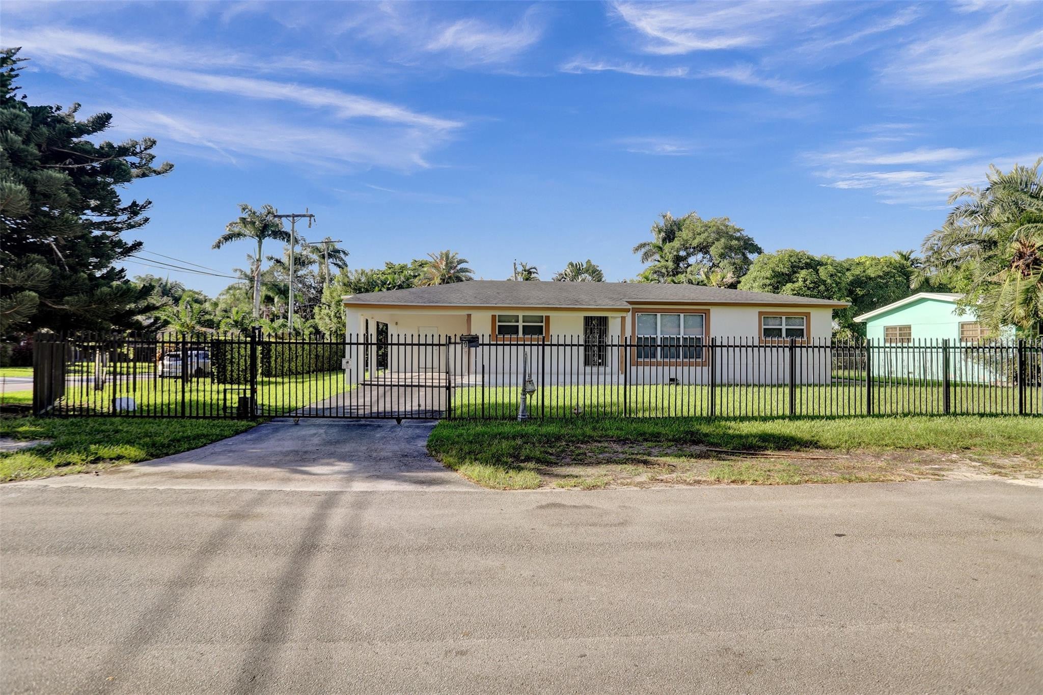 4BR – SingleFamilyResidence at 30 NE 139th Street