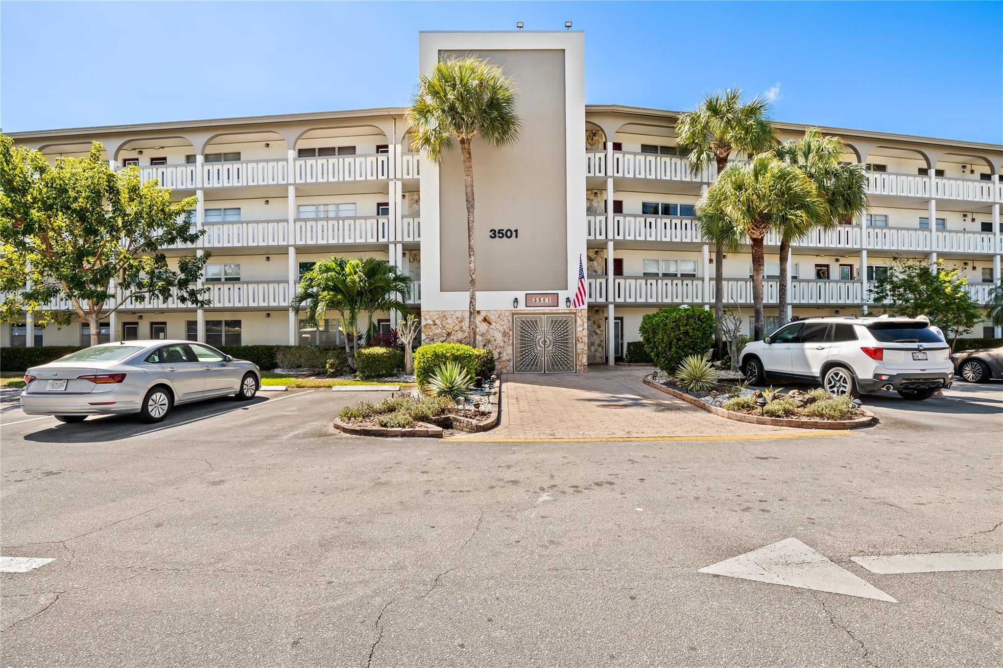 2BR – Condominium at 3501 Bimini Lane #D4
