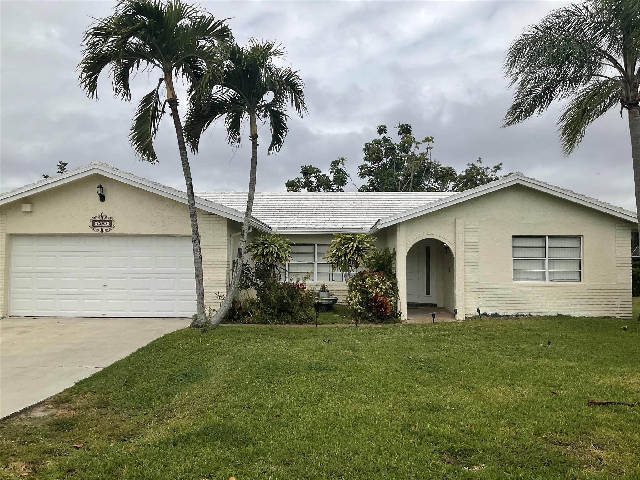 3BR – SingleFamilyResidence at 6269 Woodbury Road