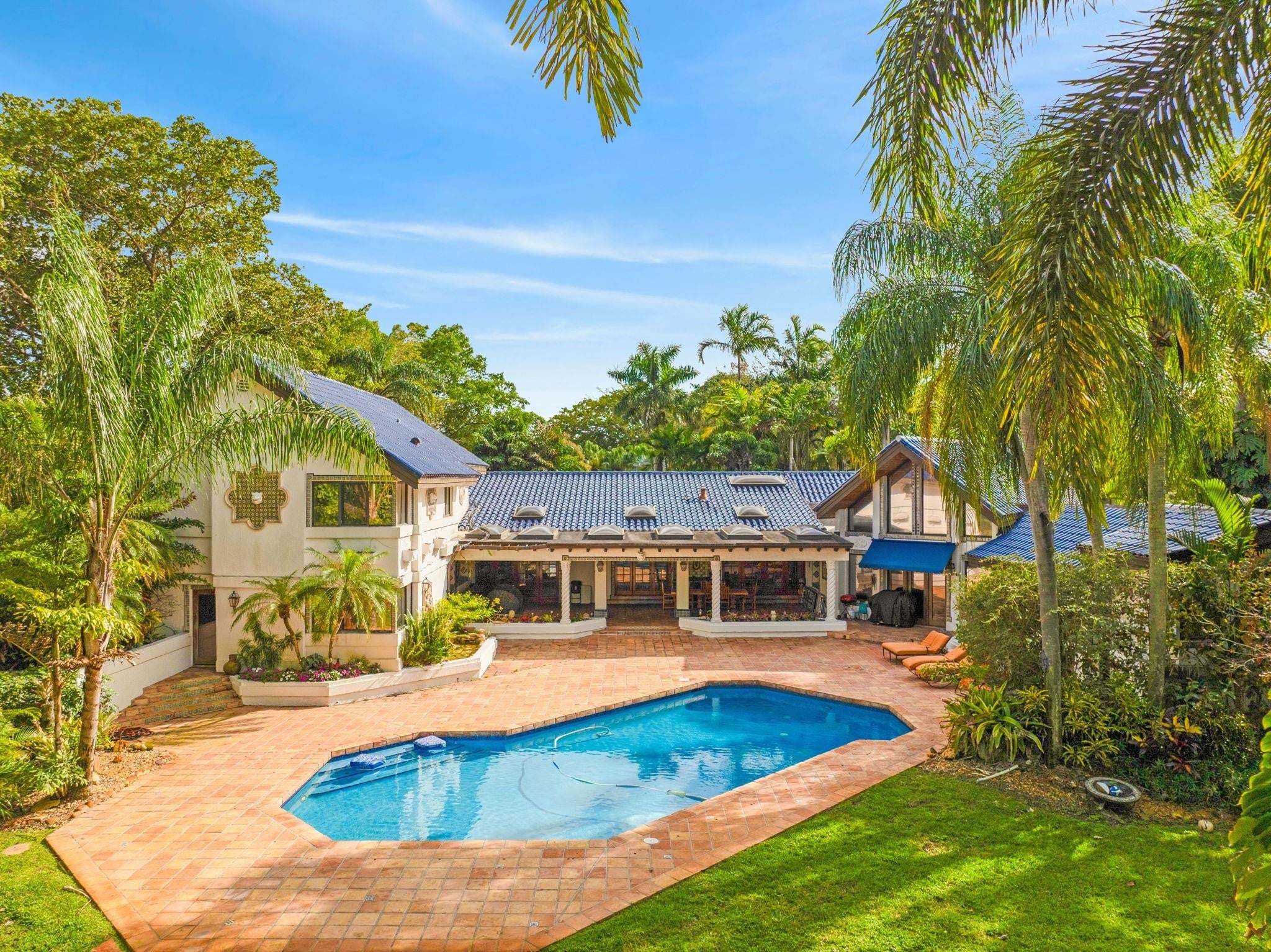 7BR – SingleFamilyResidence at 5720 SW 33rd Terrace