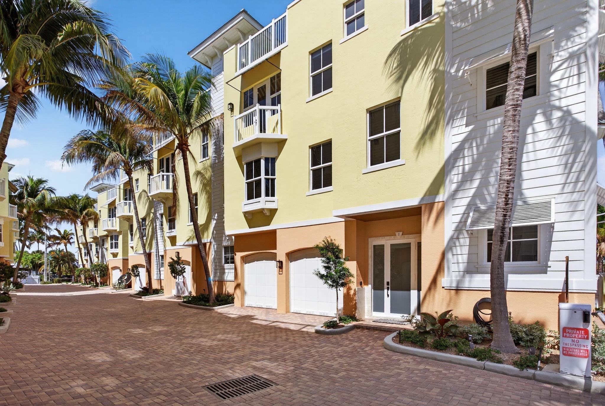 3BR – Townhouse at 4332 Seagrape Drive #7