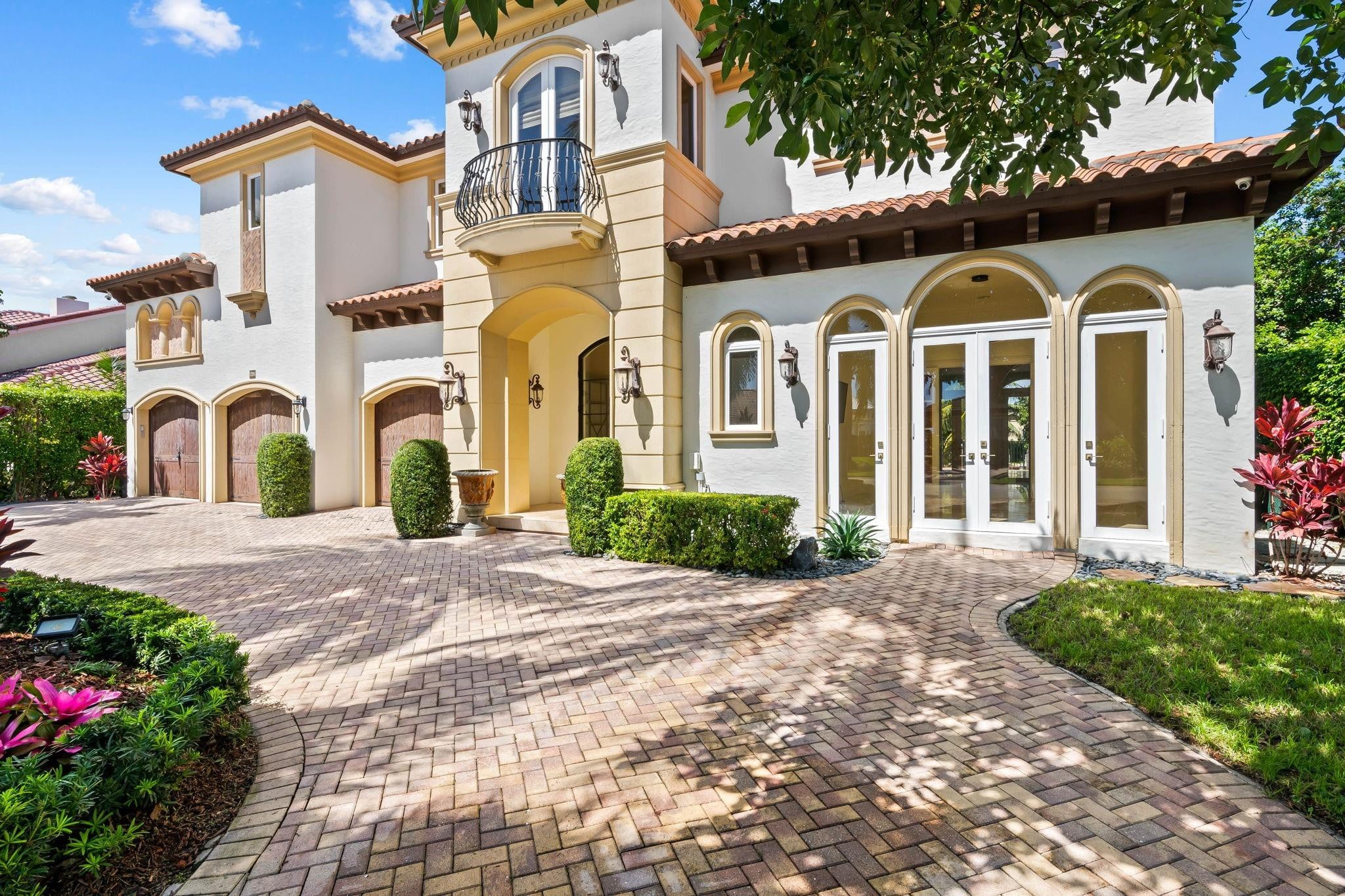 5BR – SingleFamilyResidence at 861 Nafa Drive