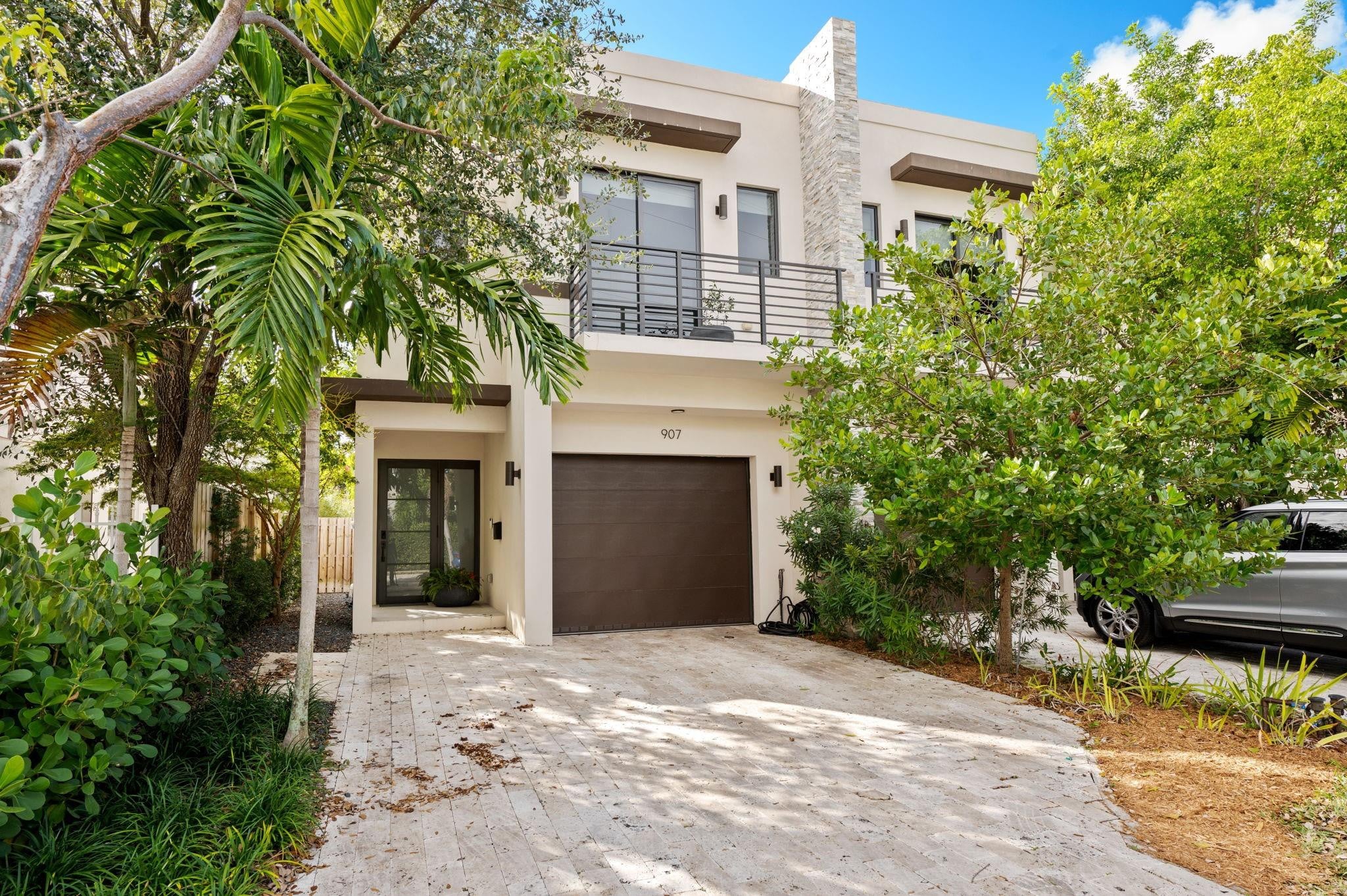 4BR – Townhouse at 907 NE 16th Avenue
