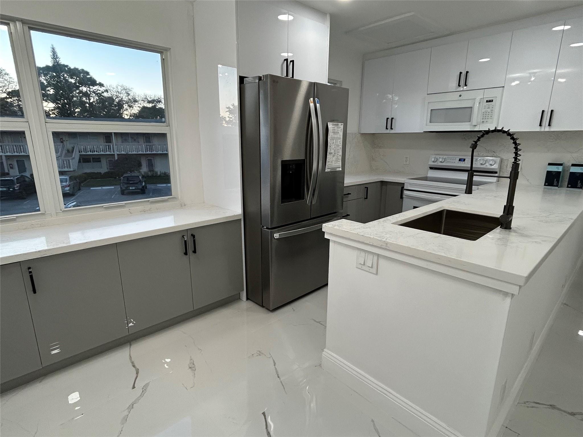 2BR – Condominium at 115 Ventnor F #115