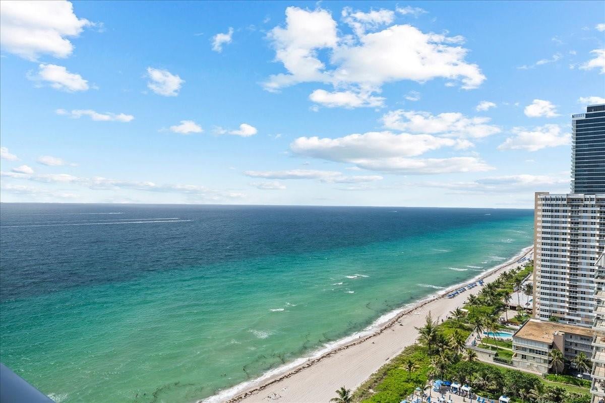 3BR – Condominium at 1890 S Ocean Drive #PH4