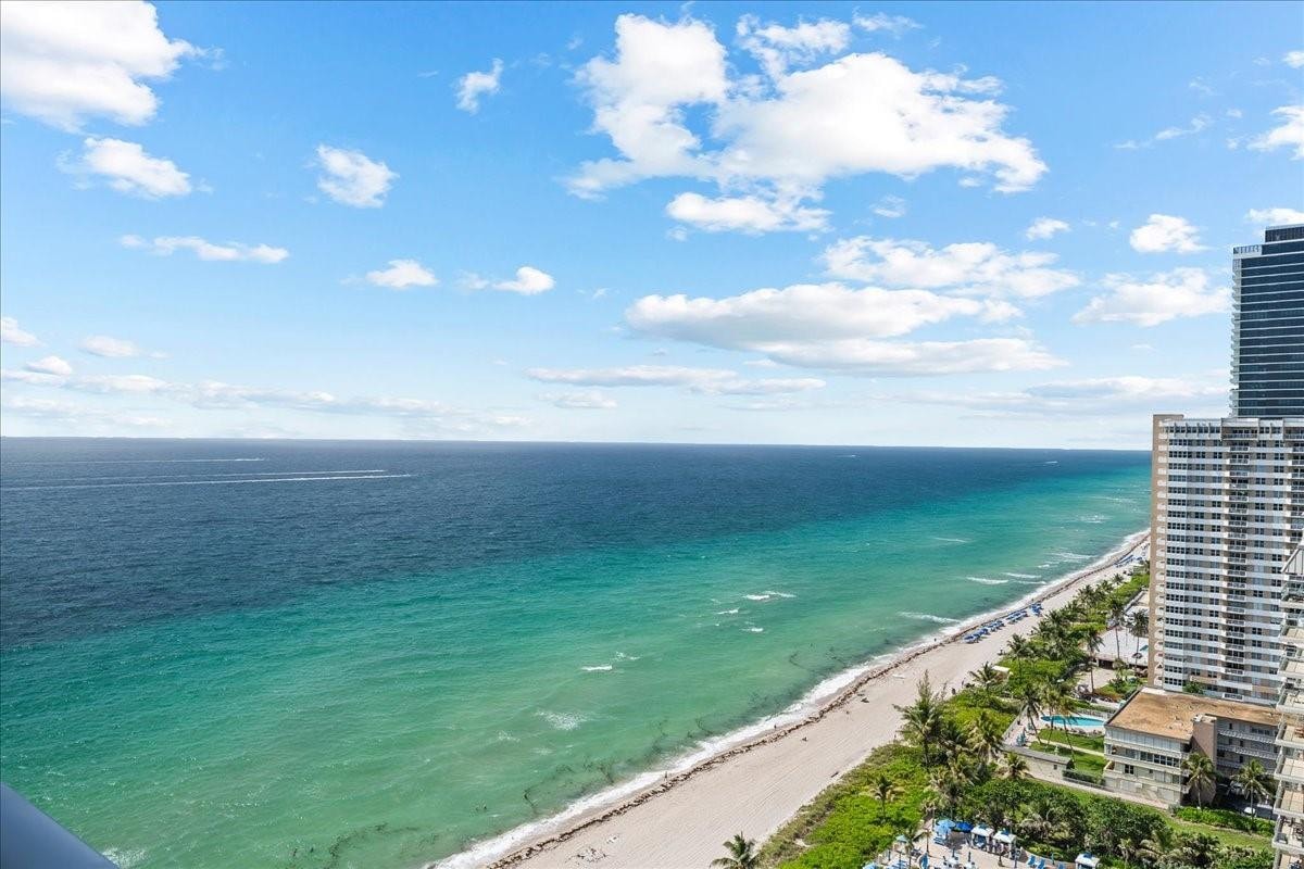 3BR – Condominium at 1890 S Ocean Drive #PH4