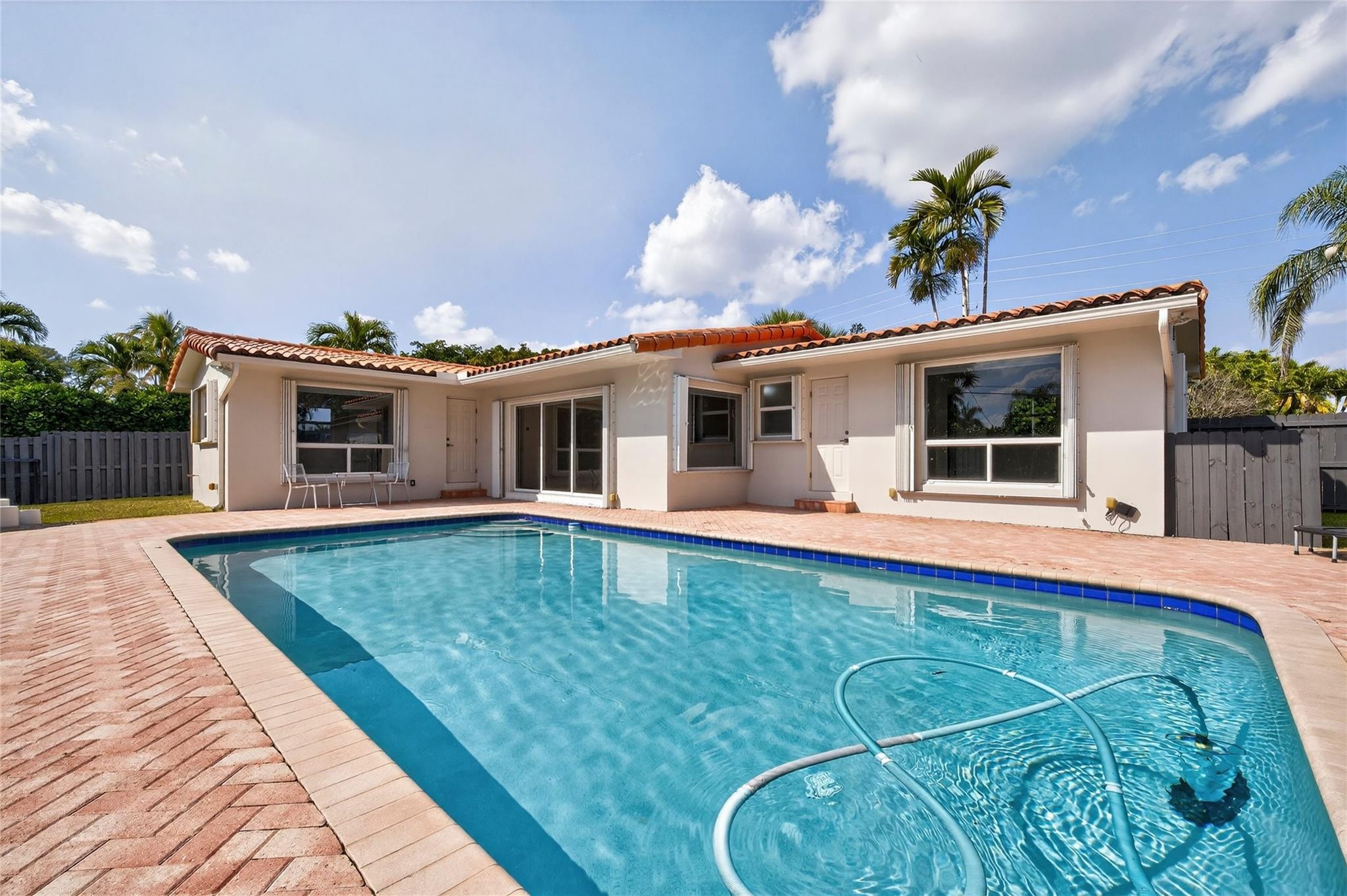 3BR – SingleFamilyResidence at 1762 NE 38th Street