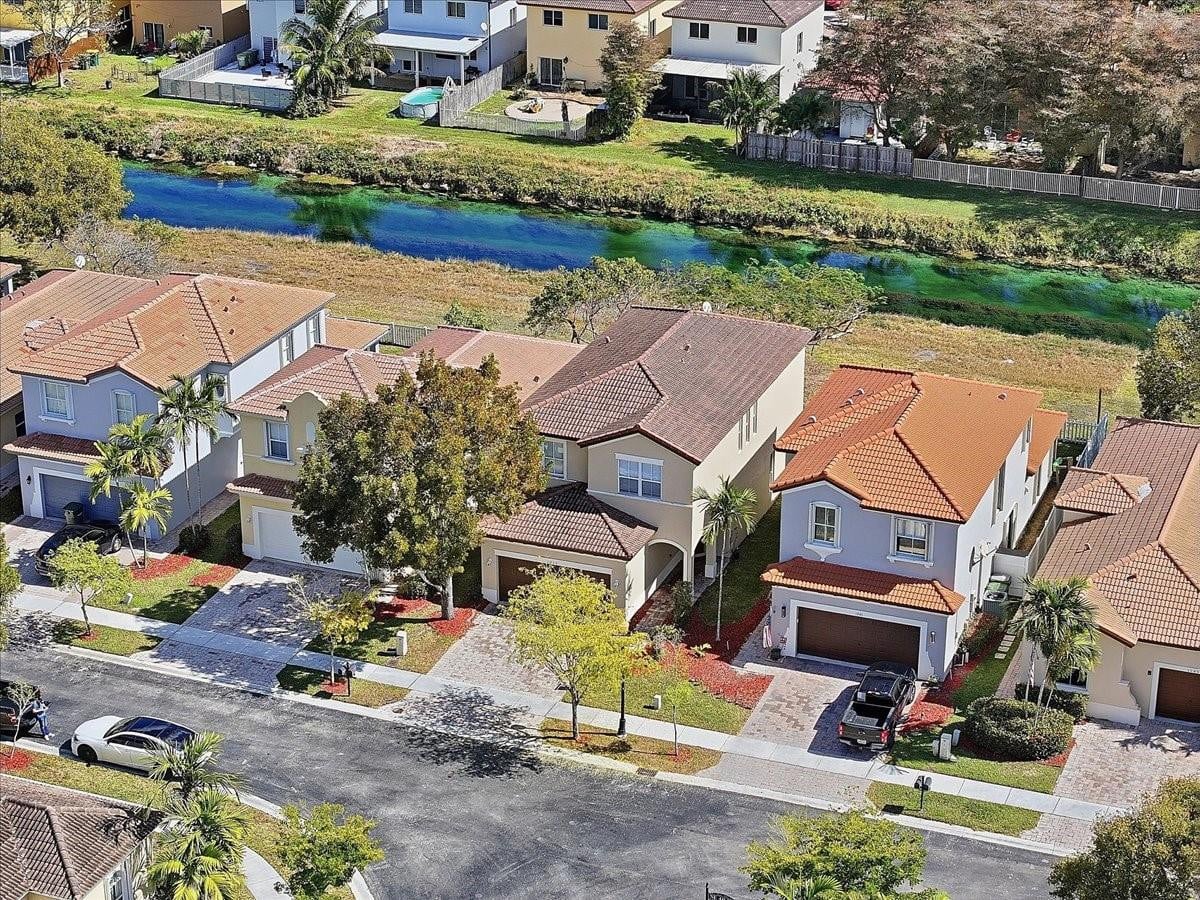 4BR – SingleFamilyResidence at 1211 NE 40th Road