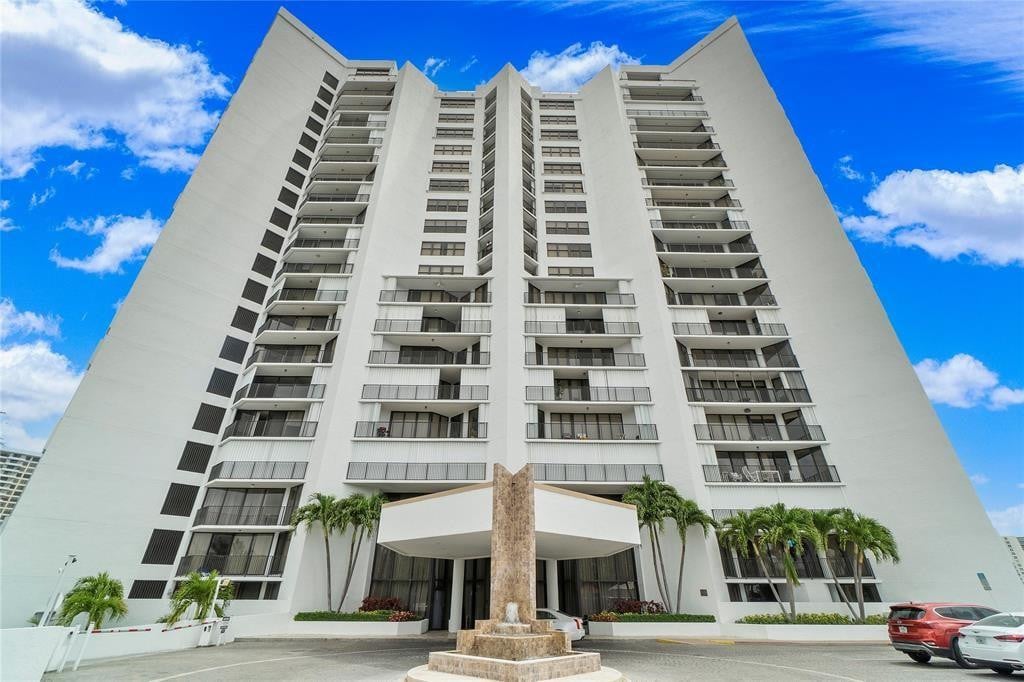 2BR – Condominium at 300 Three Islands Boulevard #306