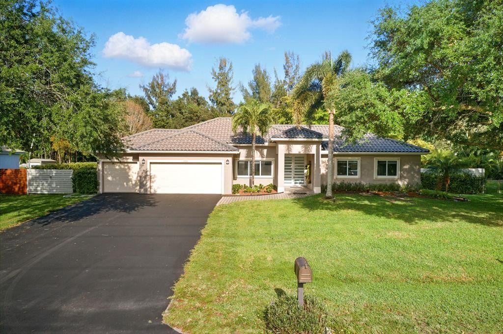 3BR – SingleFamilyResidence at 5320 SW 199th Avenue