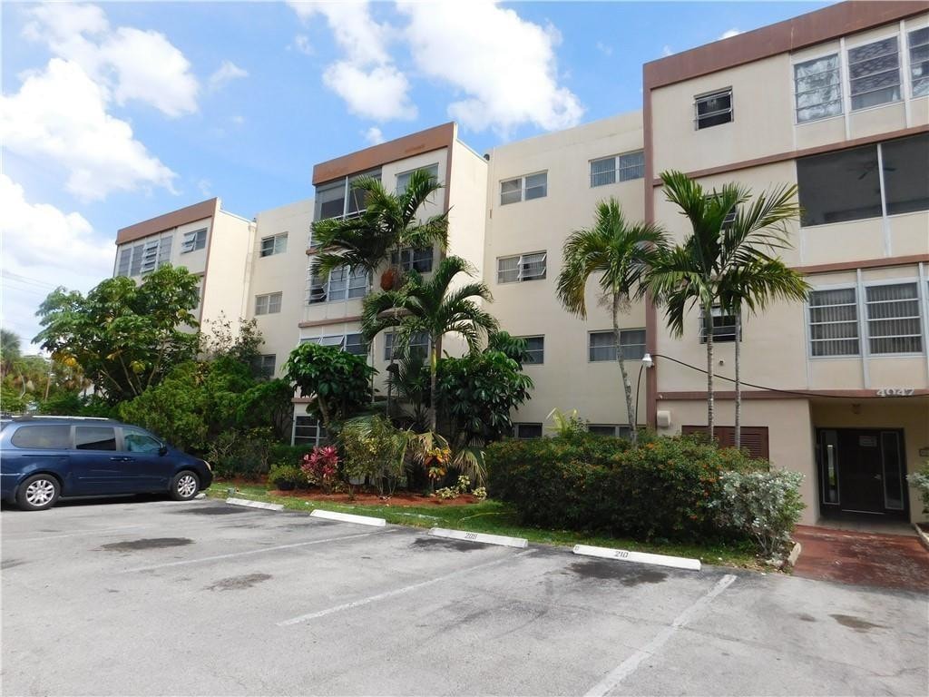 2BR – Condominium at 4047 NW 16th Street #406