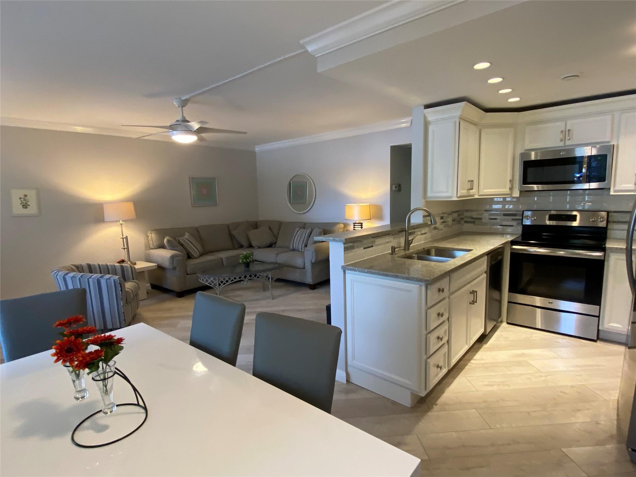 2BR – Condominium at 1039 Berkshire B #1039