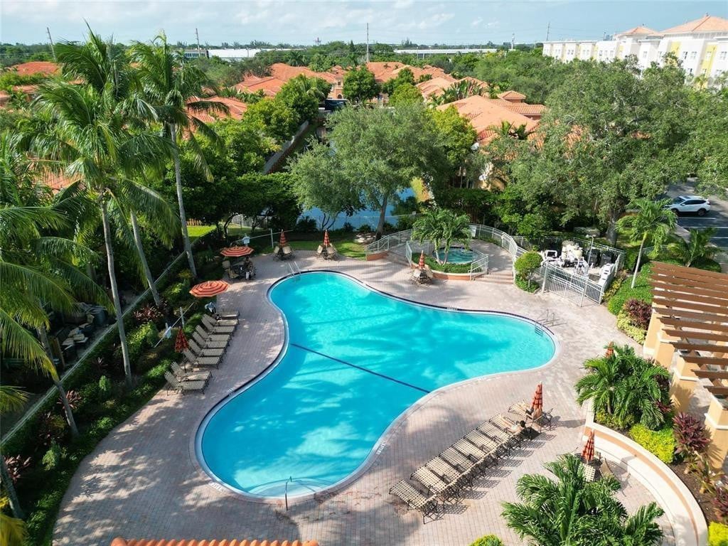 3BR – Townhouse at 4965 Leeward Lane