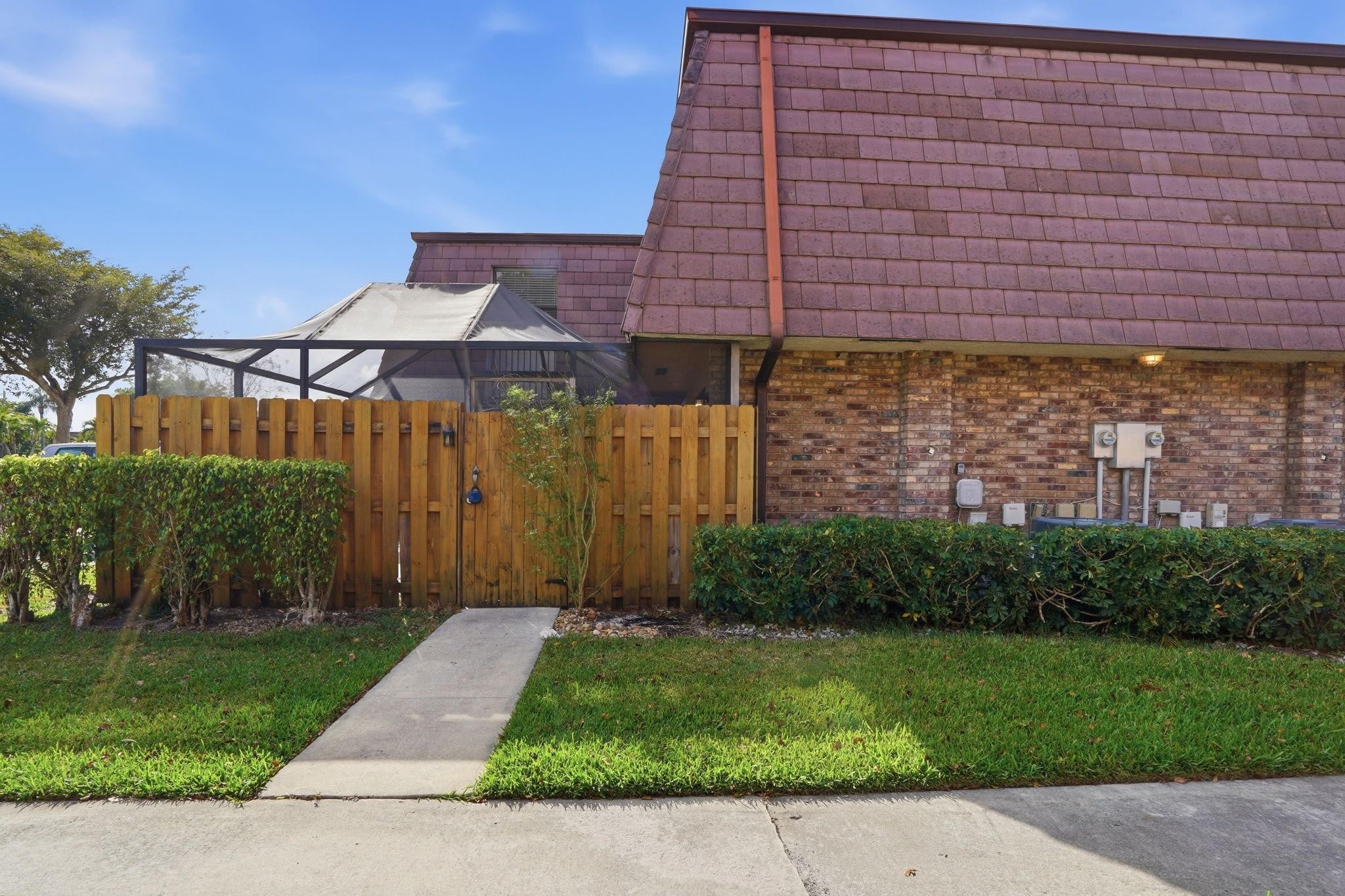 2BR – Townhouse at 7600 Courtyard Run