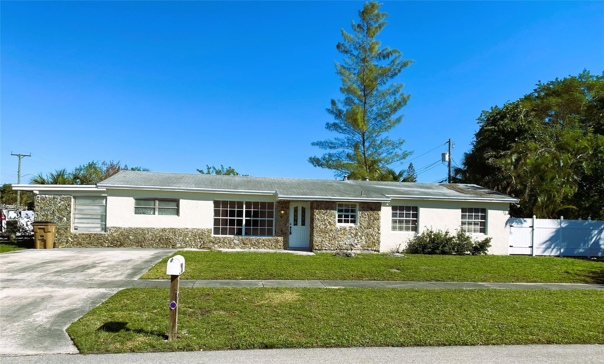 2BR – SingleFamilyResidence at 320 NW 4th Avenue #1