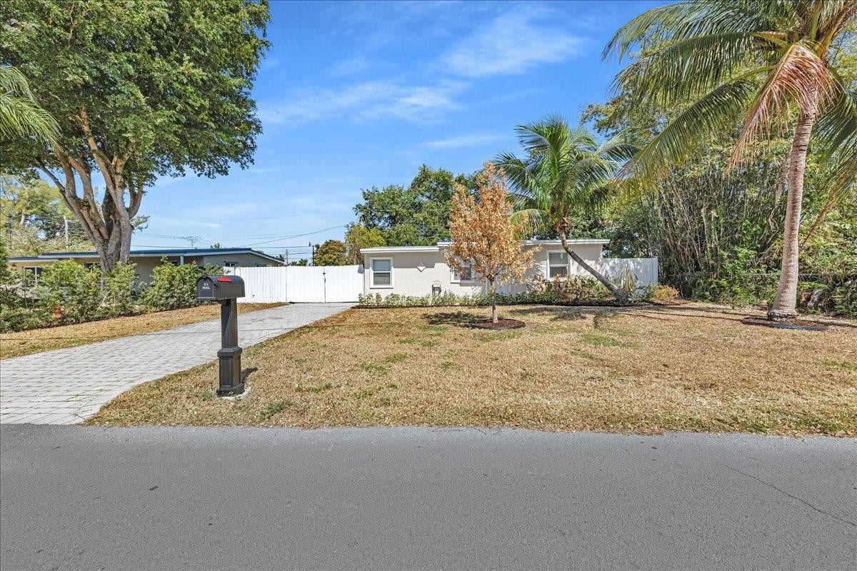 3BR – SingleFamilyResidence at 305 NE 8th Street