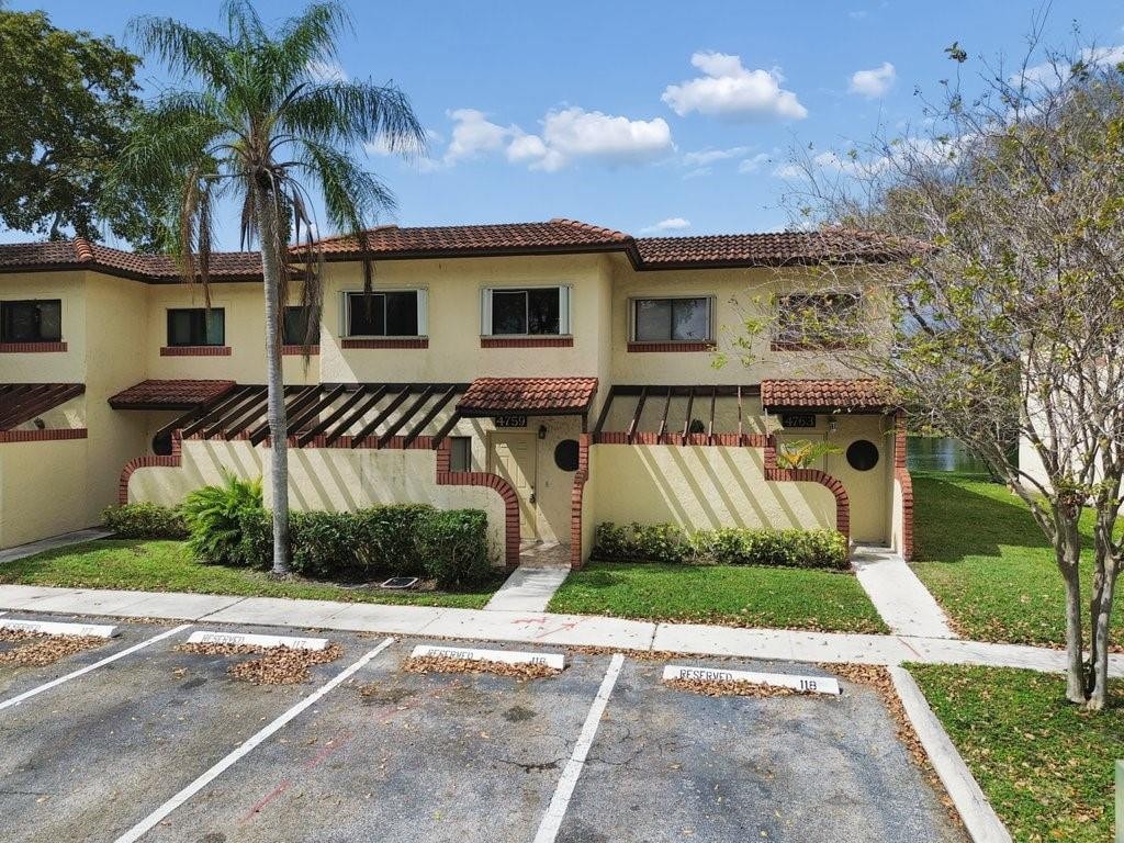 3BR – Townhouse at 4759 NW 90th Avenue