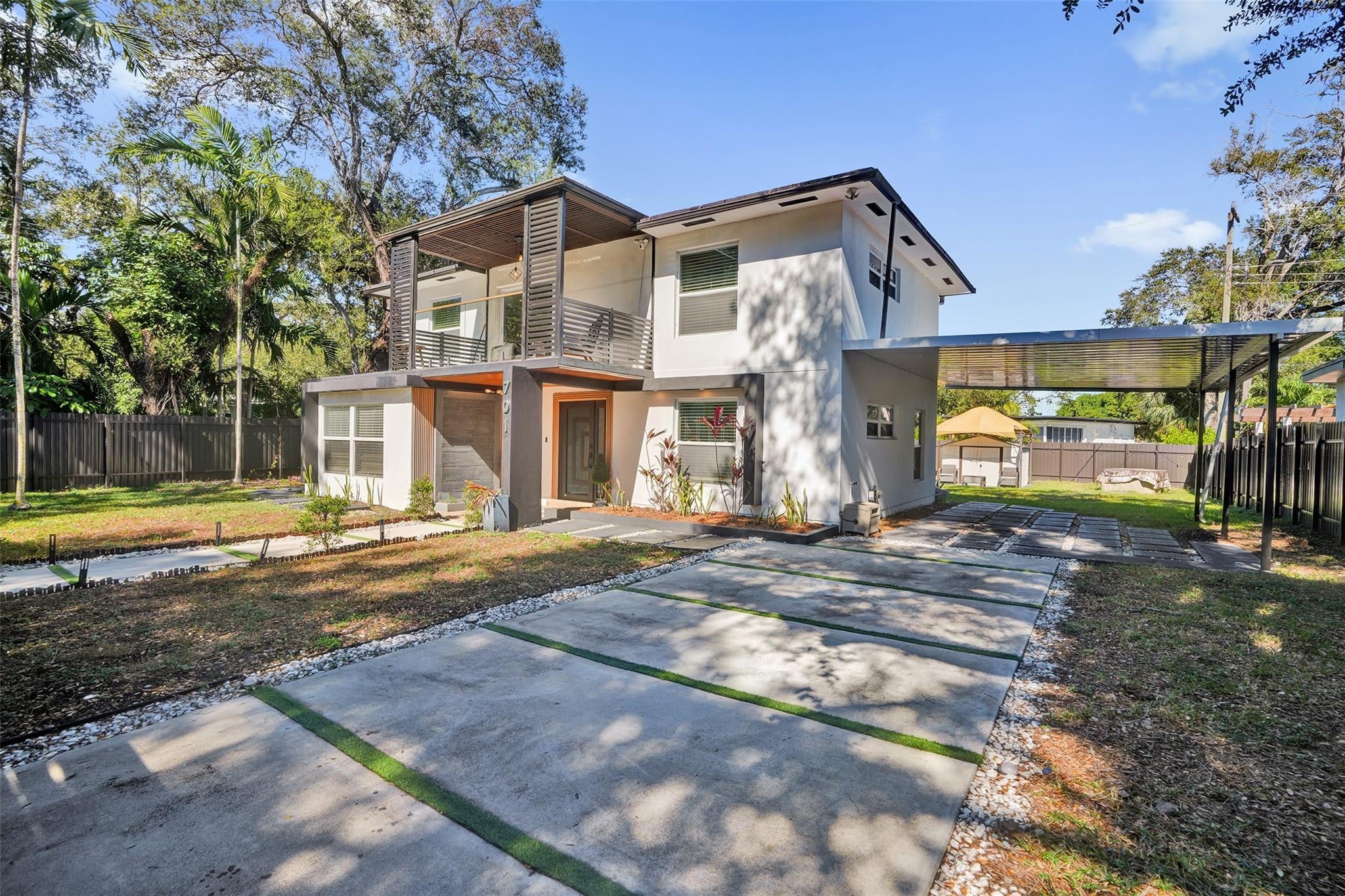 3BR – SingleFamilyResidence at 701 NE 164th Street