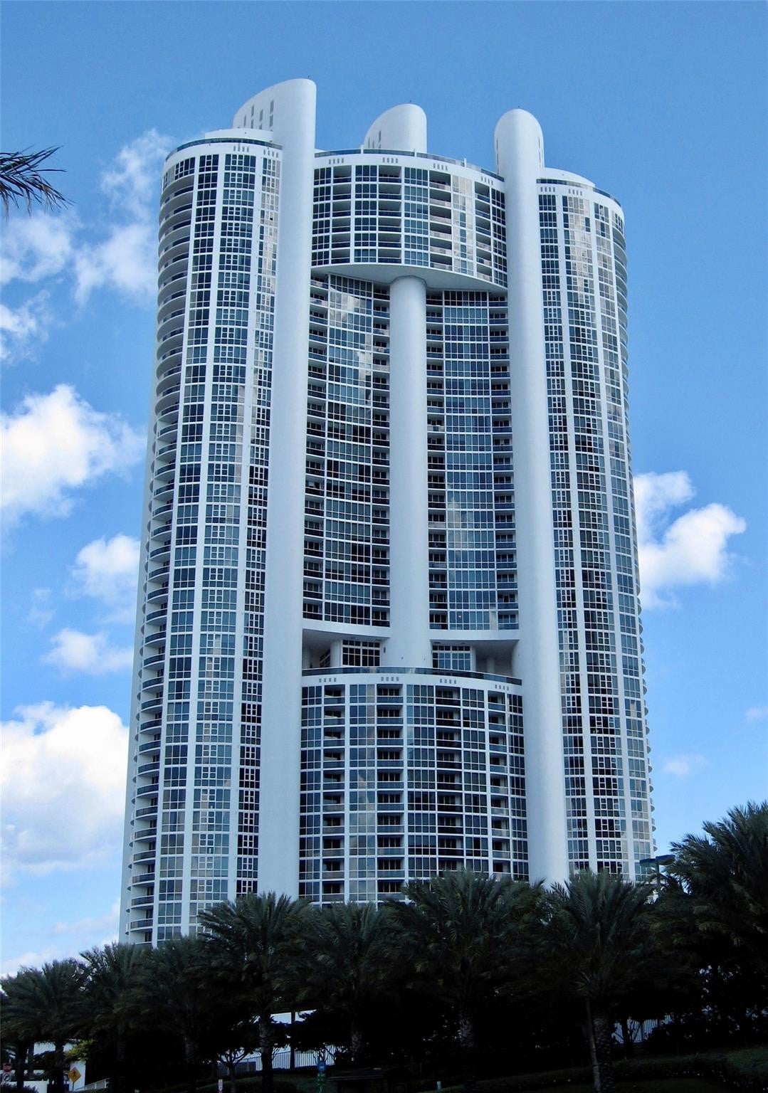 2BR – Condominium at 18201 Collins Avenue #3301a