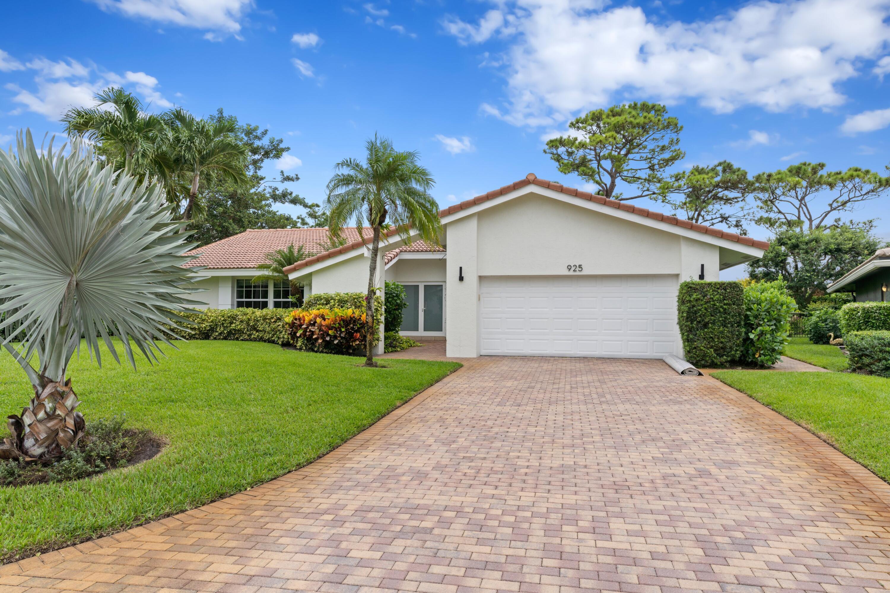 3BR – SingleFamilyResidence at 925 Foxpointe Circle