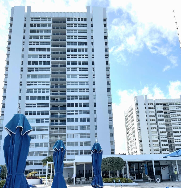 2BR – Condominium at 1904 S Ocean Drive #1107