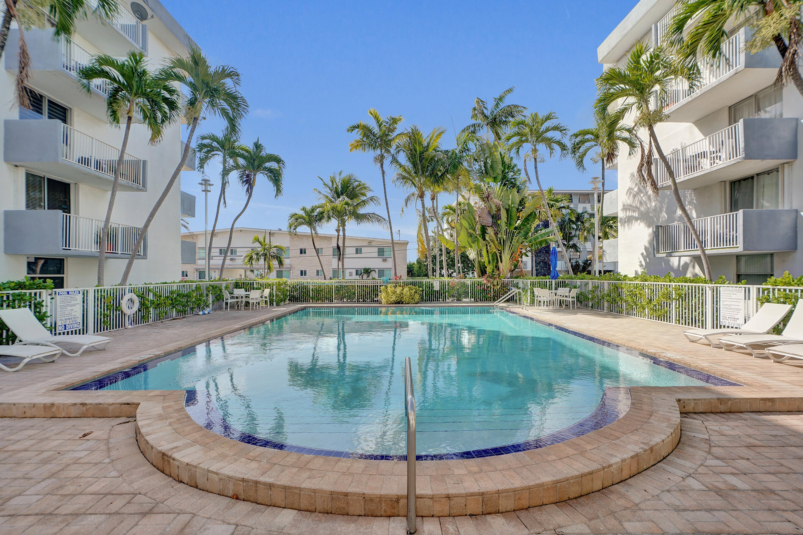 2BR – Condominium at 1801 S Treasure Drive #528