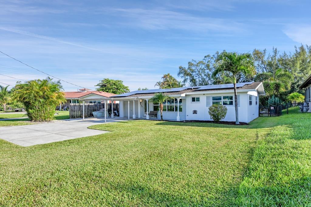 3BR – SingleFamilyResidence at 4405 SW 35th Avenue