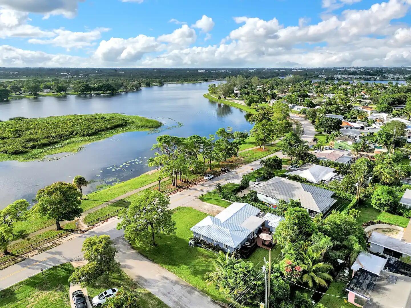 4BR – SingleFamilyResidence at 5574 Lake Osborne Drive
