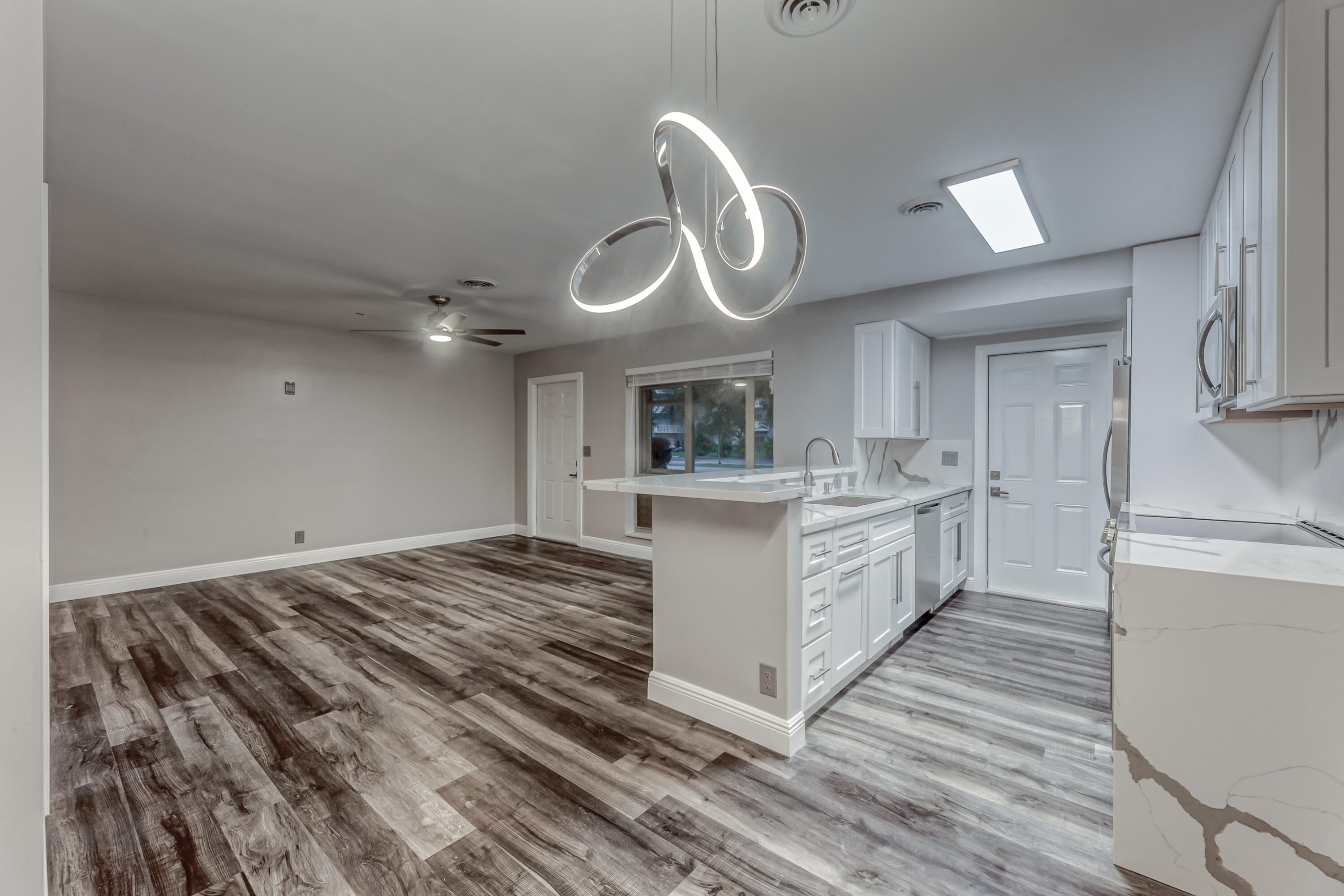 2BR – Condominium at 400 S Luna Court #2