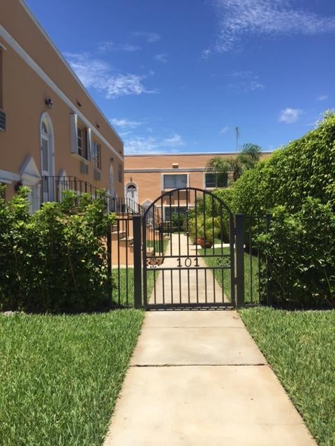 1BR – RNT at 101 S Golfview Road #16