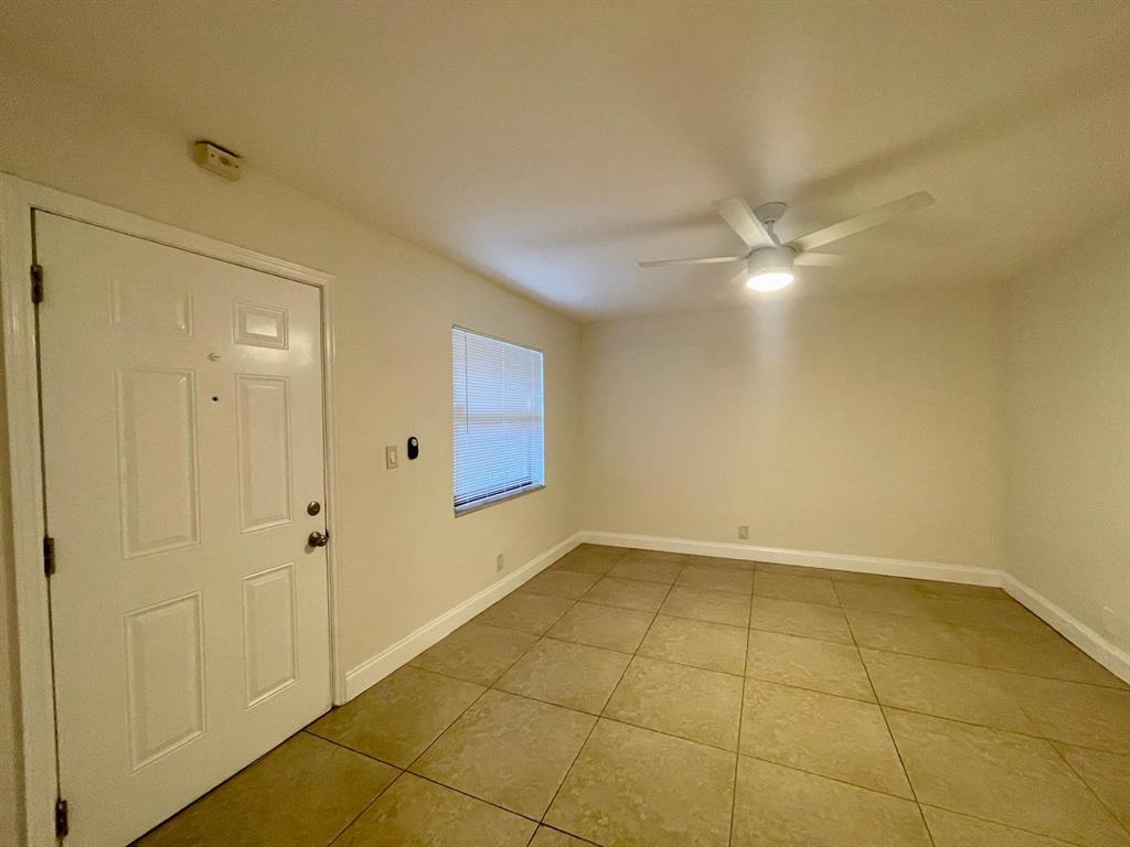 2BR – Apartment at 601 NE 29th Drive #7