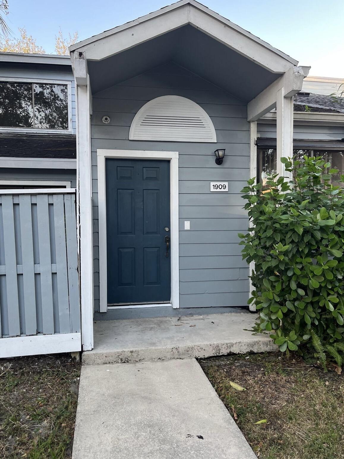2BR – Townhouse at 1909 Players Place
