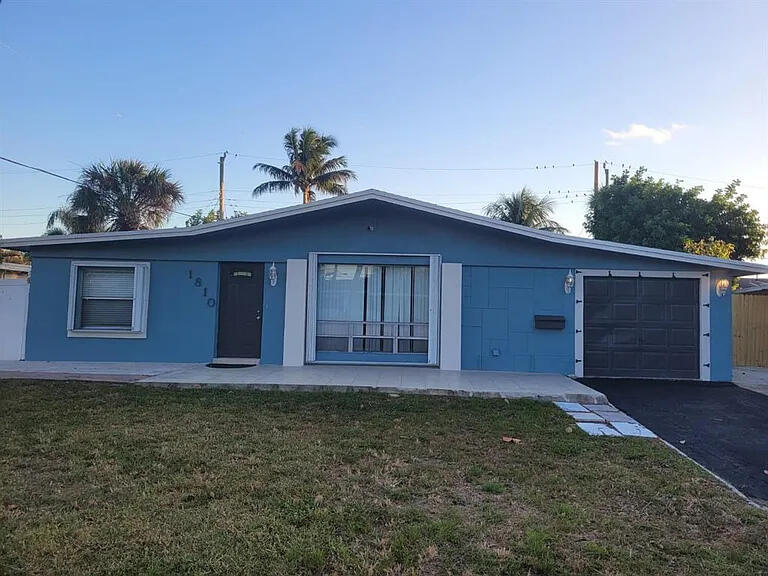 3BR – SingleFamilyResidence at 1810 NE 42nd Street