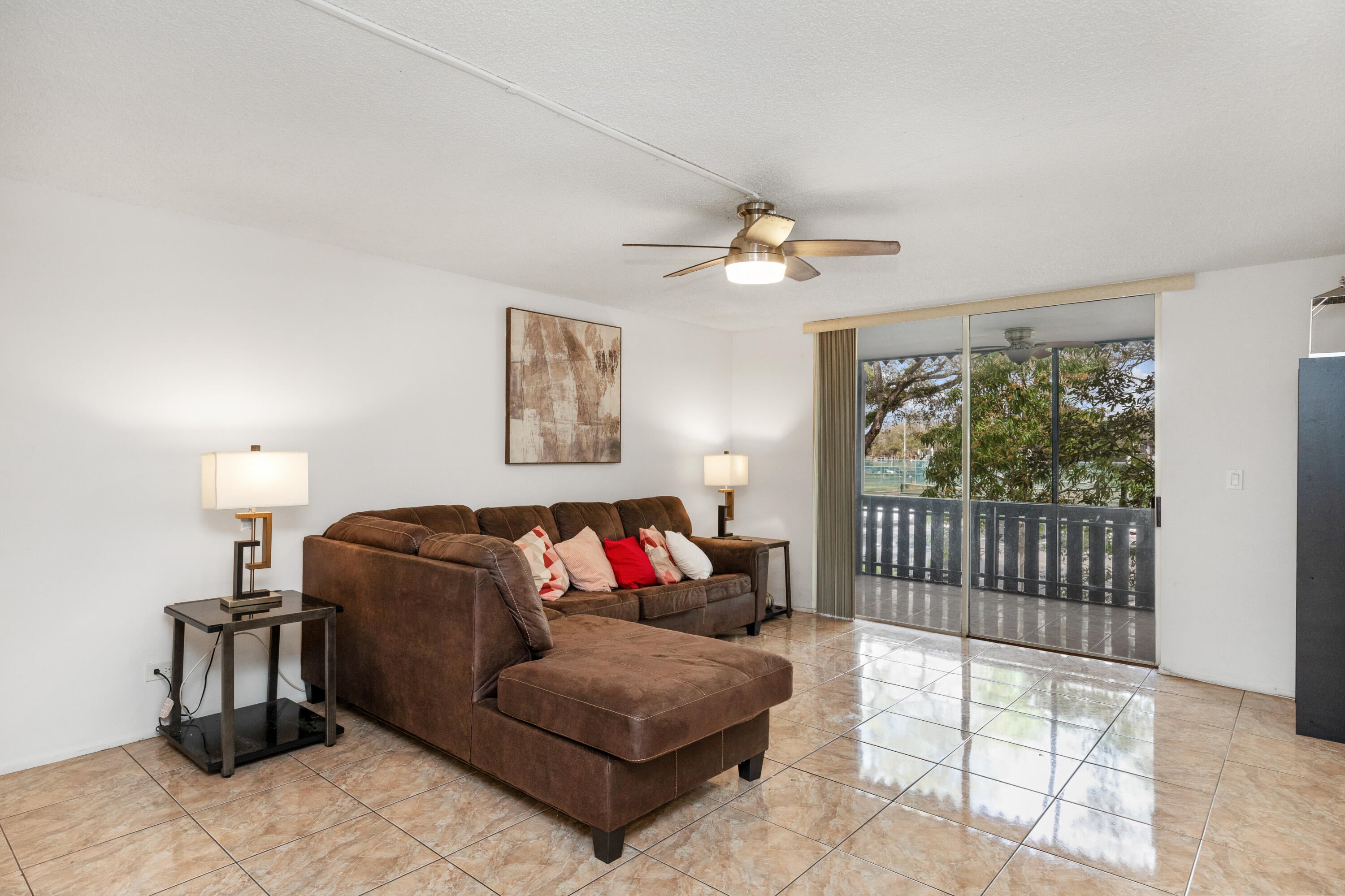 1BR – Condominium at 3710 Inverrary Drive #2g