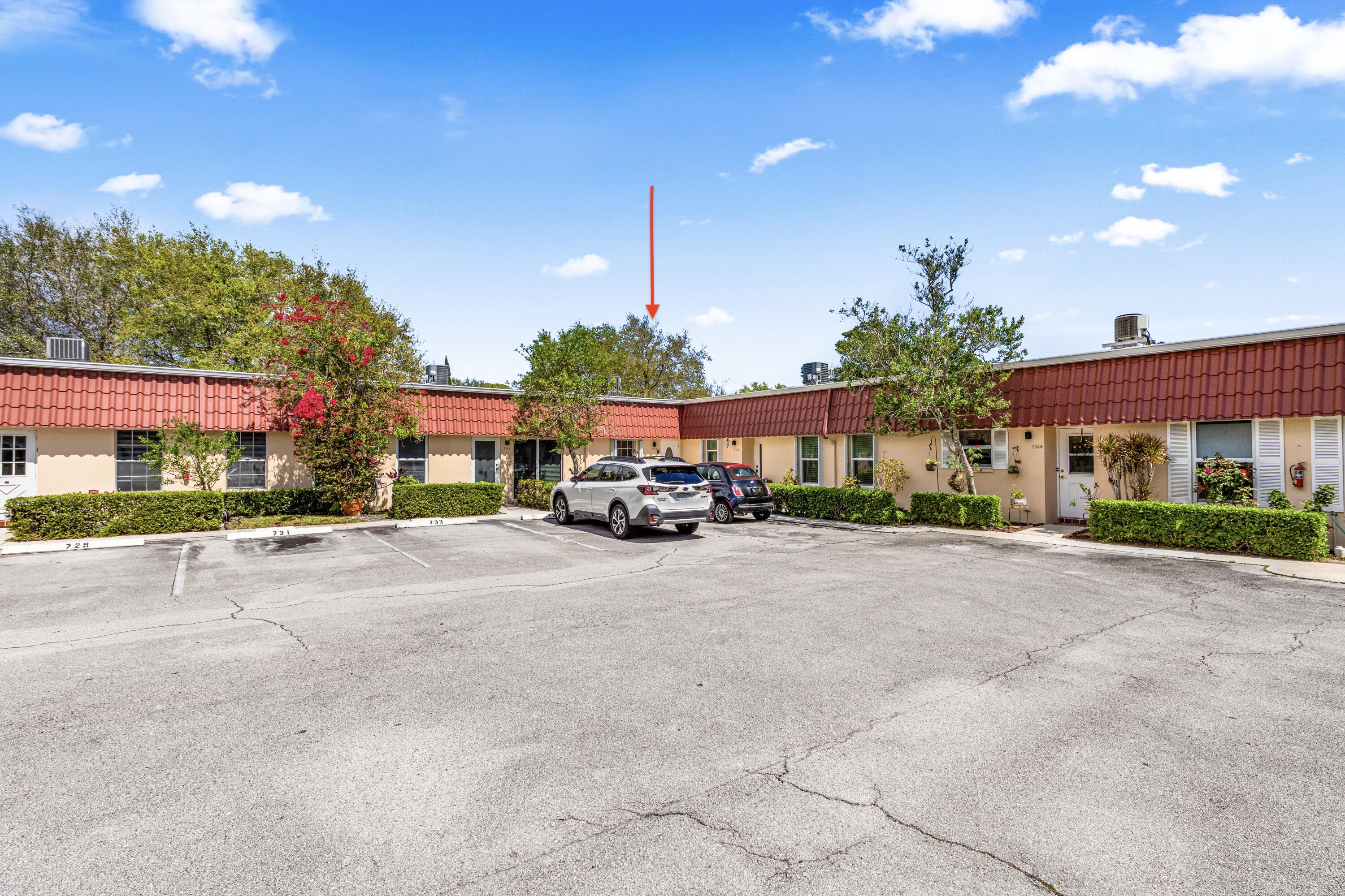 2BR – Condominium at 733 Nantucket Circle