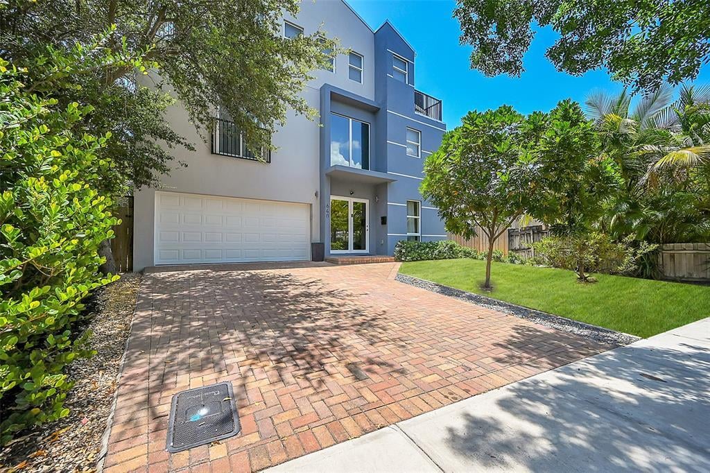 5BR – SingleFamilyResidence at 640 NE 17th Way