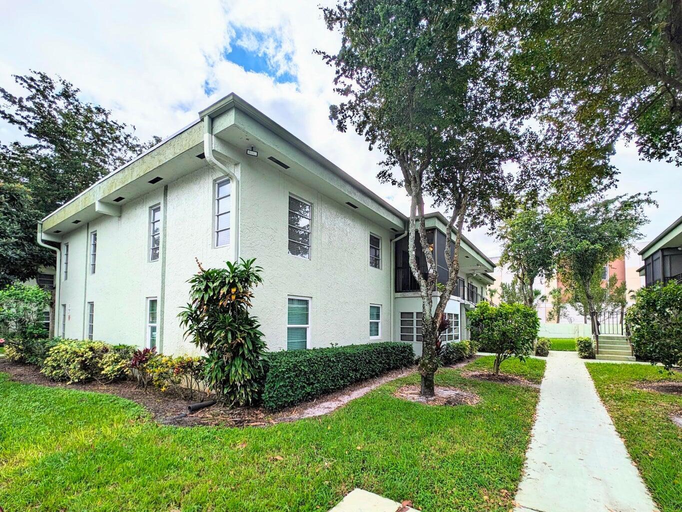 2BR – Condominium at 7515 S Oriole Boulevard