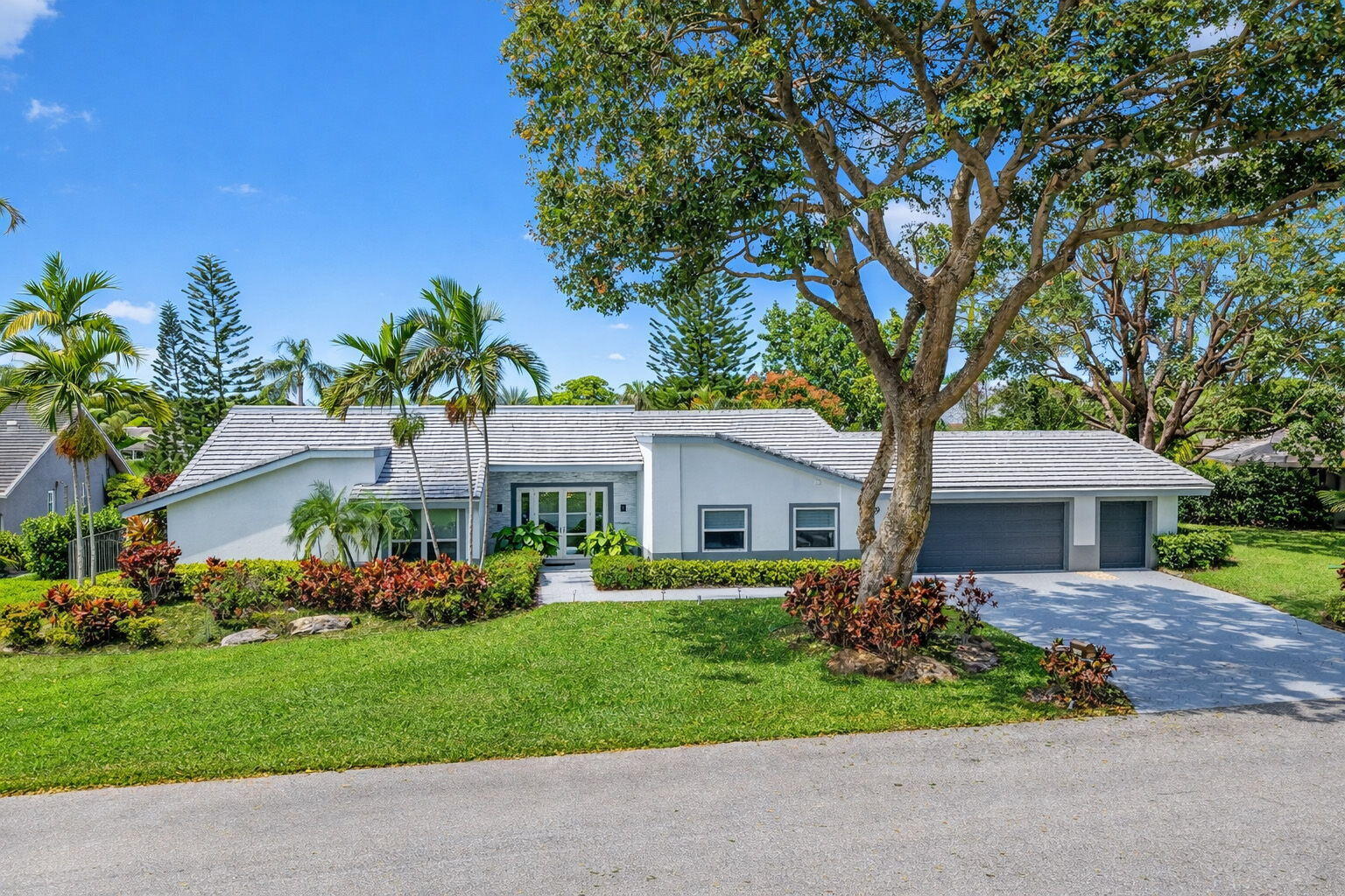 4BR – SingleFamilyResidence at 4869 Pineview Circle