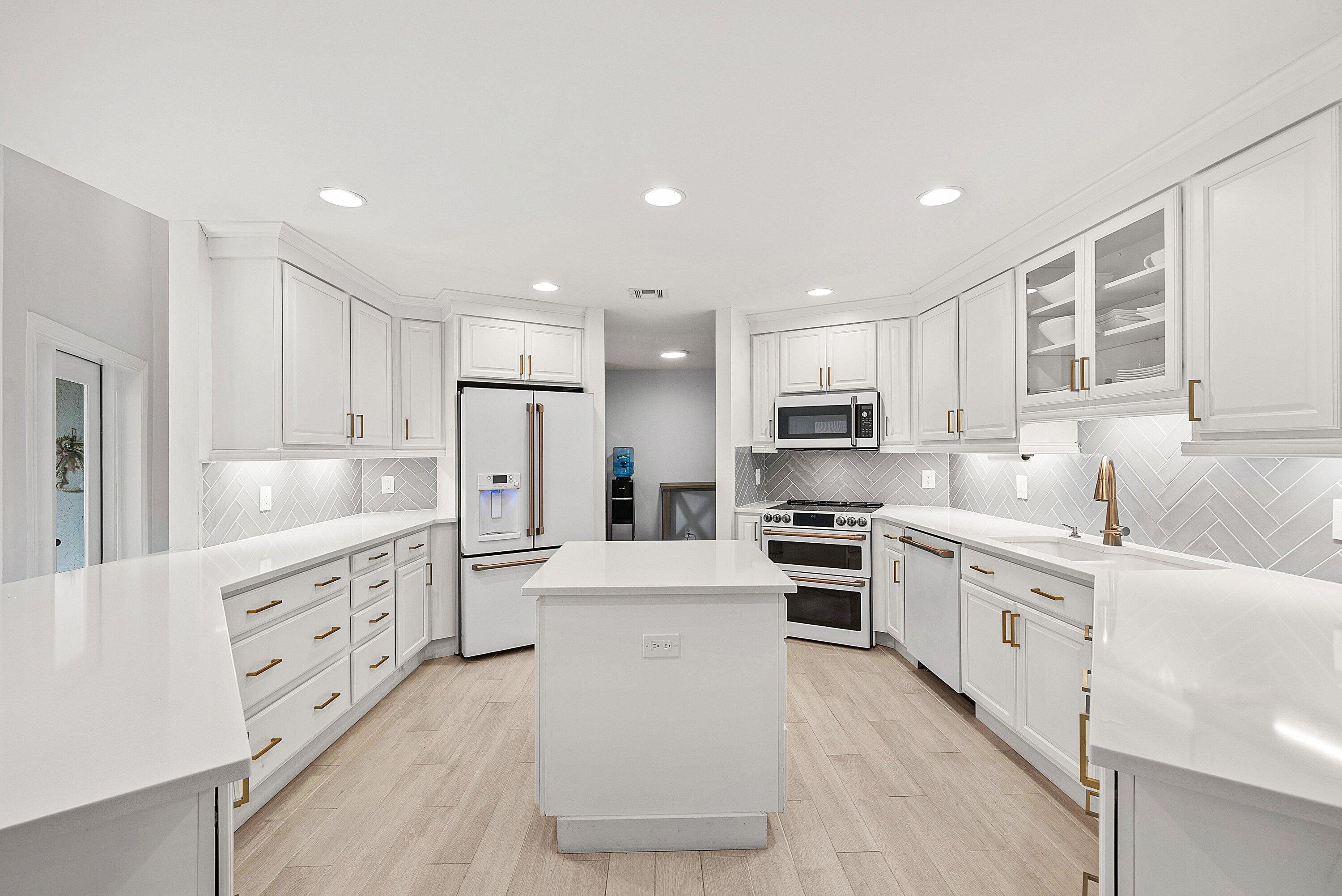 3BR – Townhouse at 23373 Water Circle