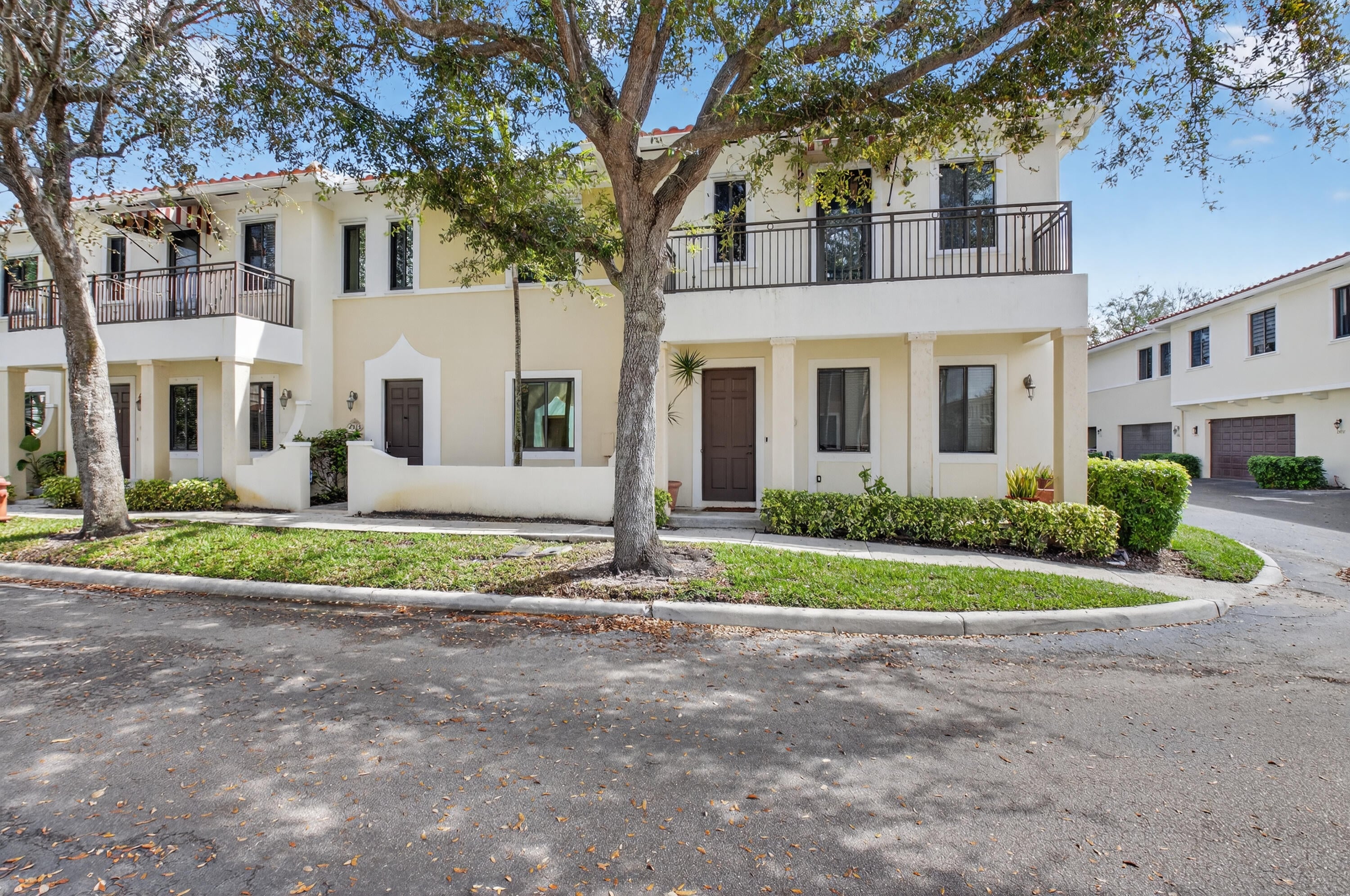 3BR – Townhouse at 2515 Venetian Court