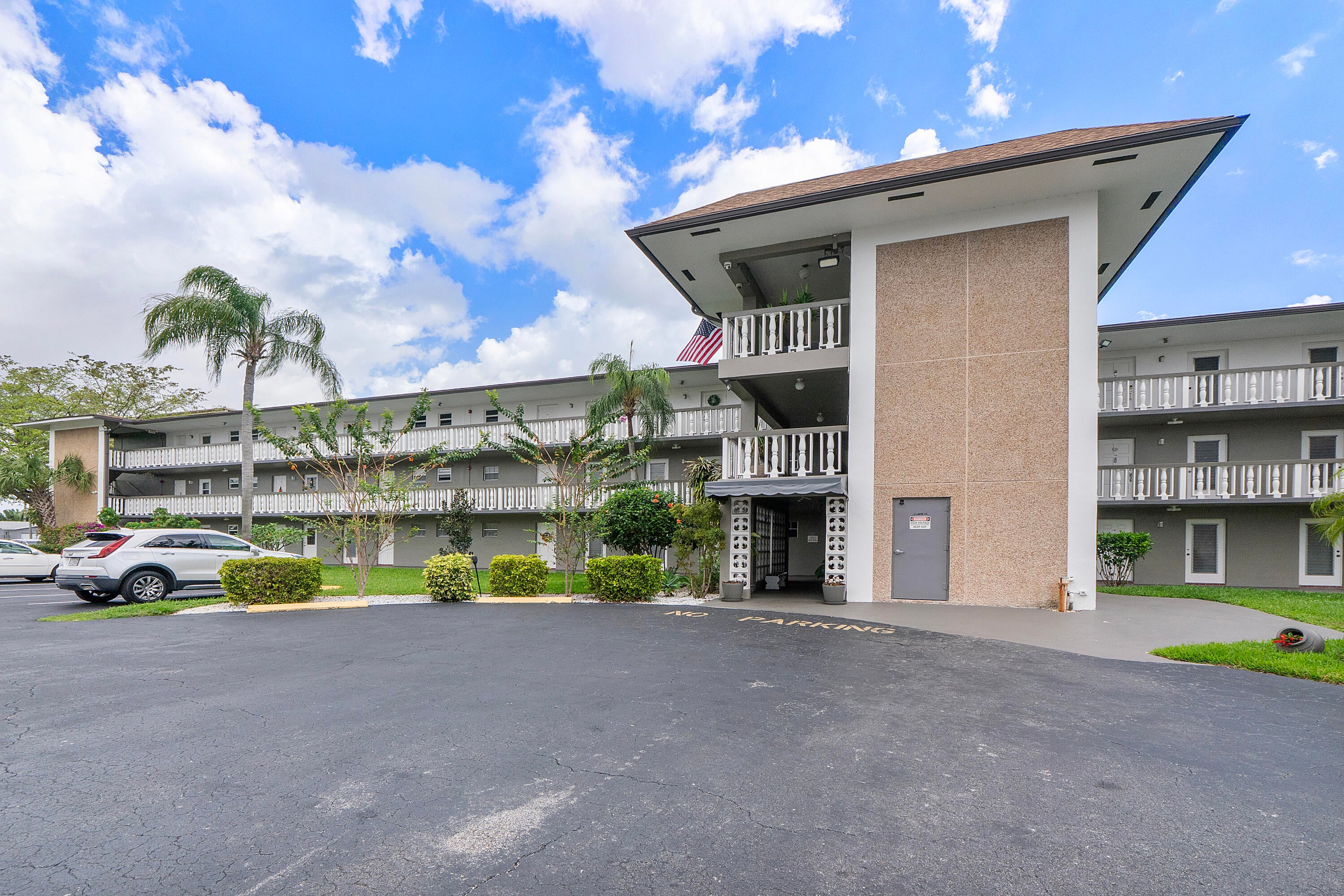 2BR – Condominium at 5200 Washington Street #301