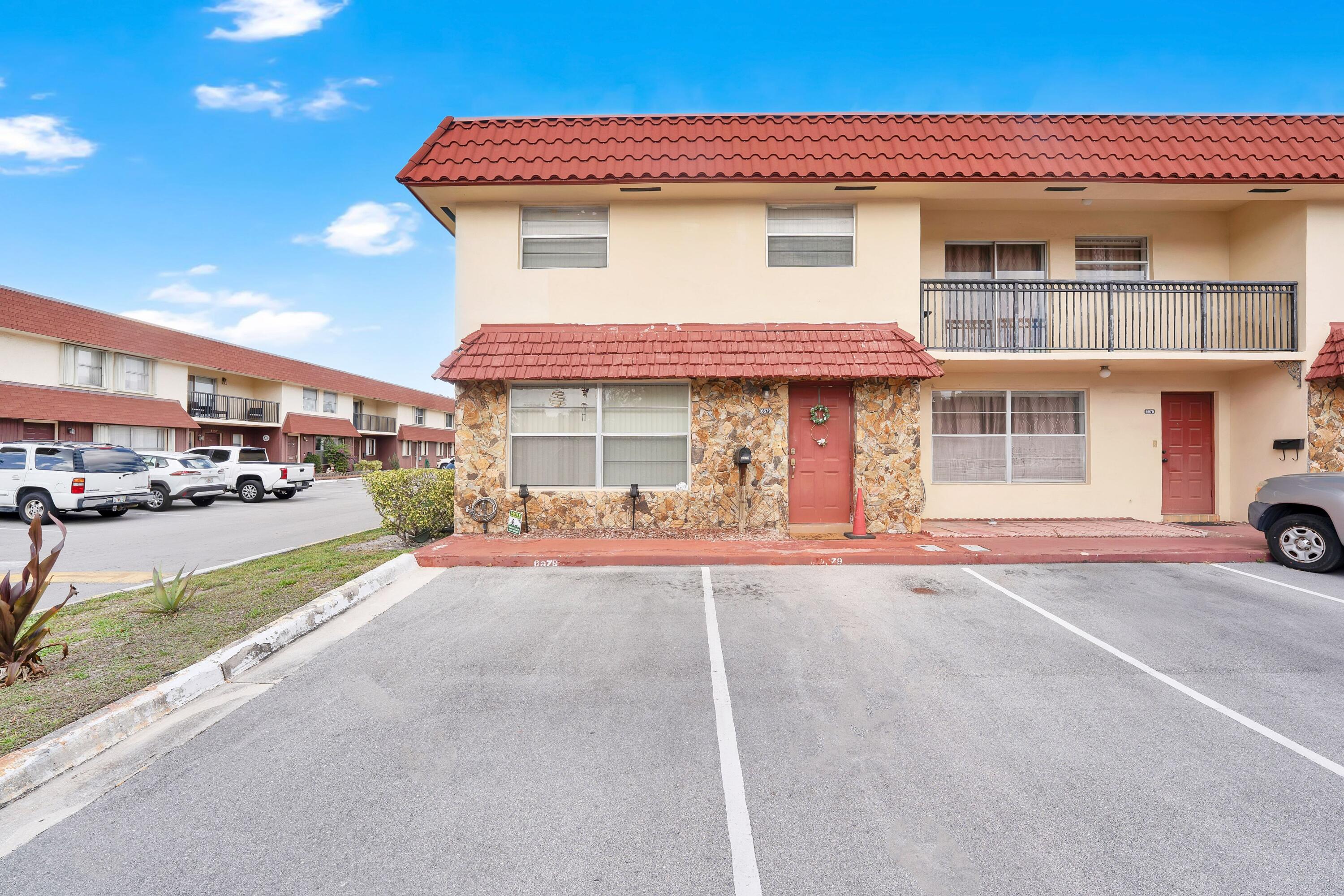 3BR – Townhouse at 6679 SW 41st Court #1