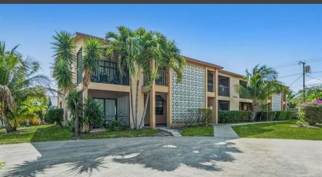 2BR – Condominium at 1409 Lake Avenue #6