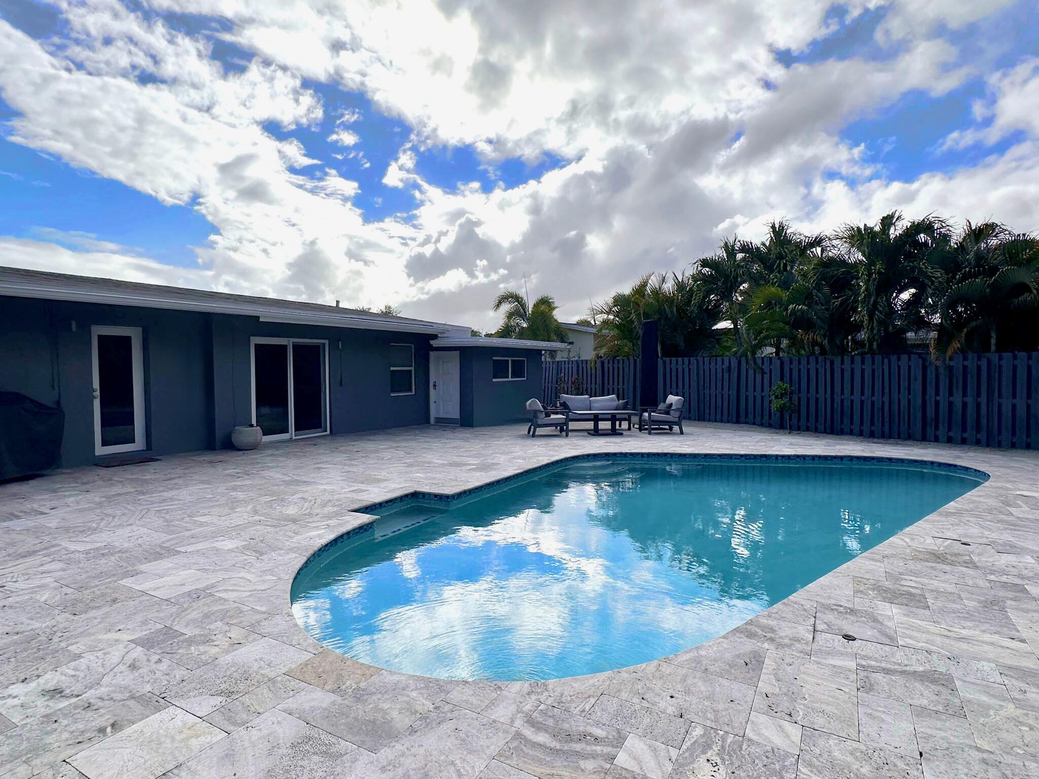 5BR – SingleFamilyResidence at 525 NE 27th Street