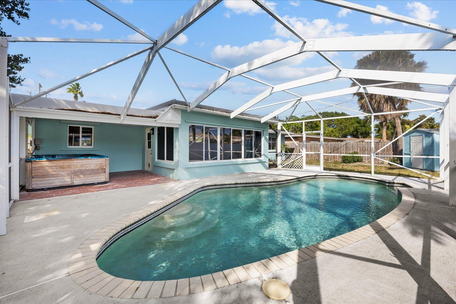 3BR – SingleFamilyResidence at 800 SE 13th Court