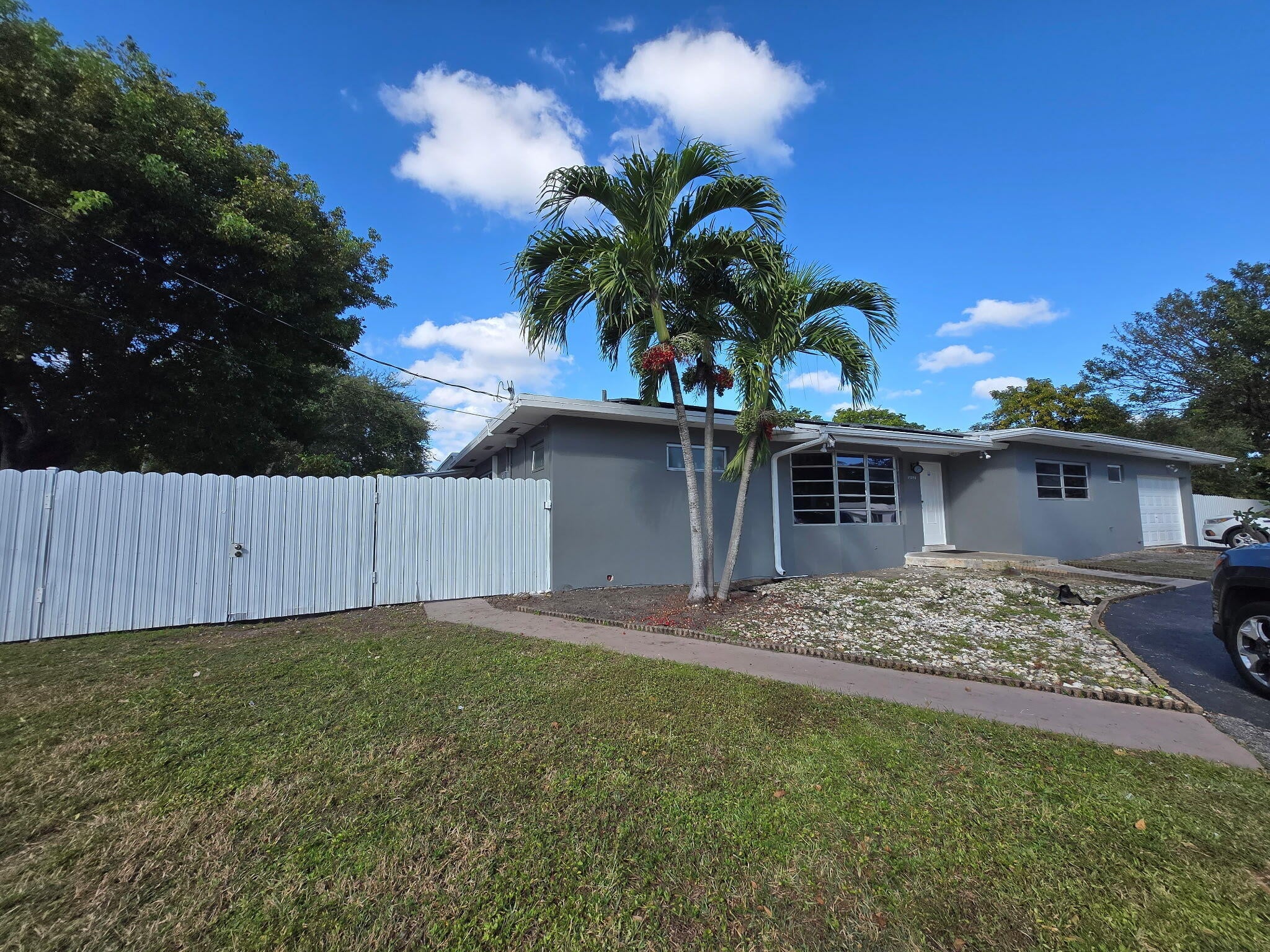 4BR – SingleFamilyResidence at 17390 NE 22nd Avenue